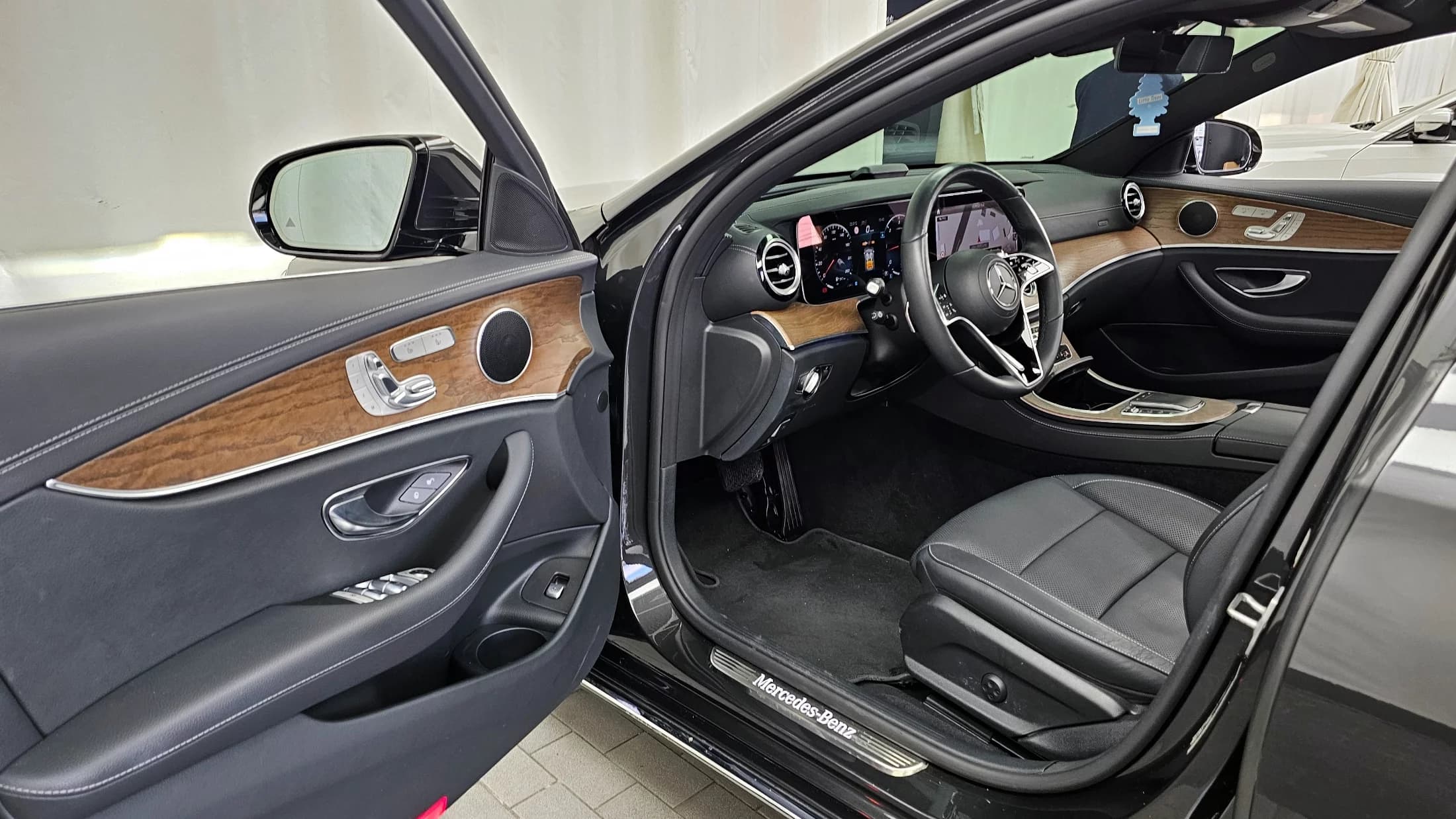 Mercedes-Benz E-Class E220d 4MATIC Exclusive, 2021 г. 56751 км. — фото 10