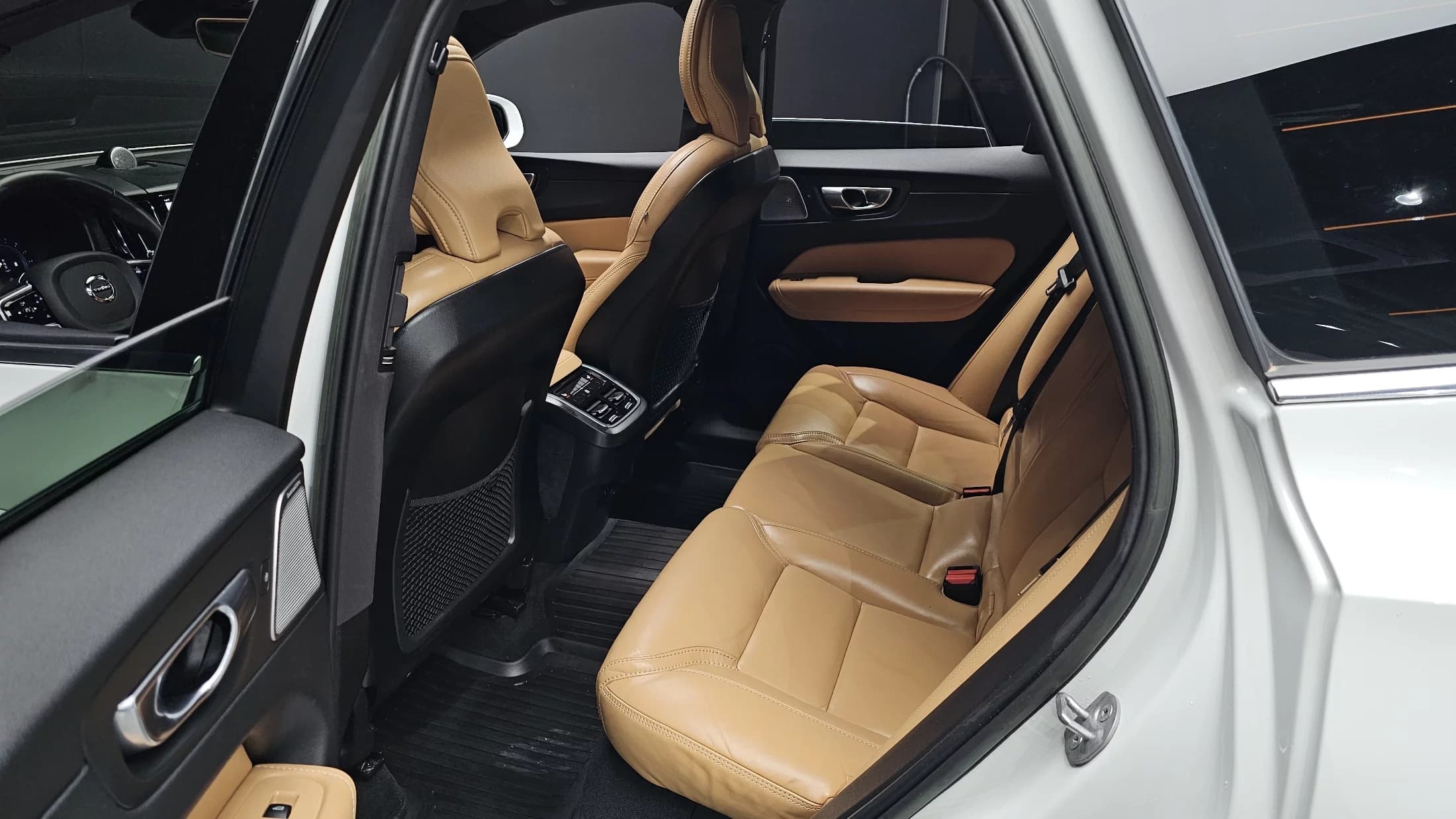 Volvo XC60 B5 Ultimate Bright, 2023 г. 35264 км. — фото 12
