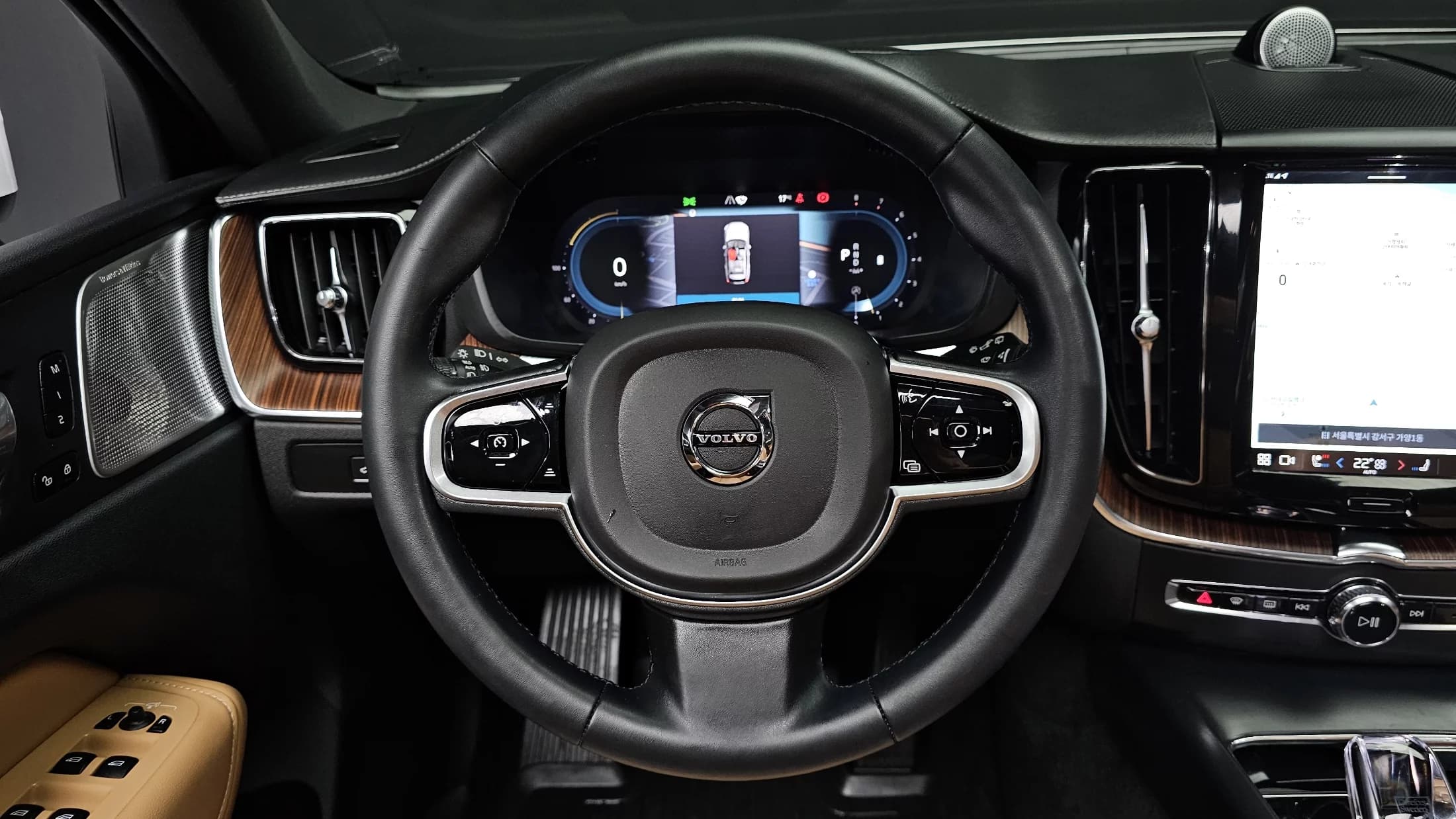 Volvo XC60 B5 Ultimate Bright, 2023 г. 35264 км. — фото 13