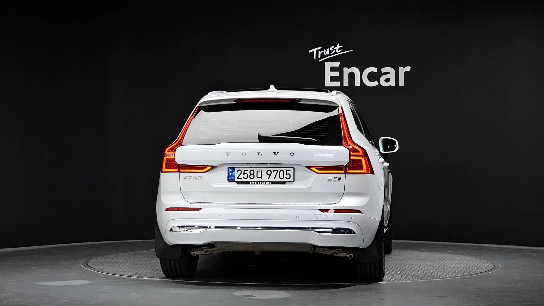 Volvo XC60 B5 Ultimate Bright, 2023 г. 35264 км. — фото 4