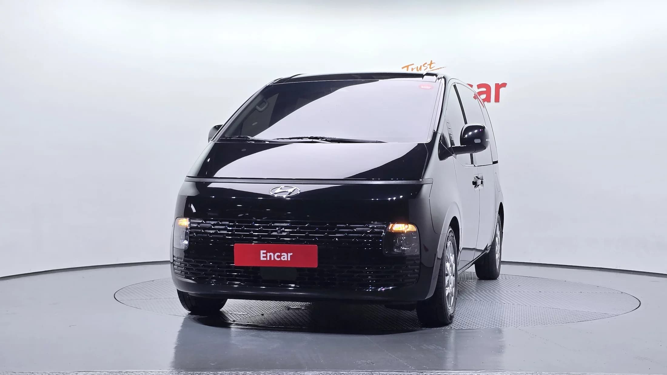 Hyundai Staria L3.5 Cargo 5-Seater Modern, 2023 г. 36740 км. — фото 3