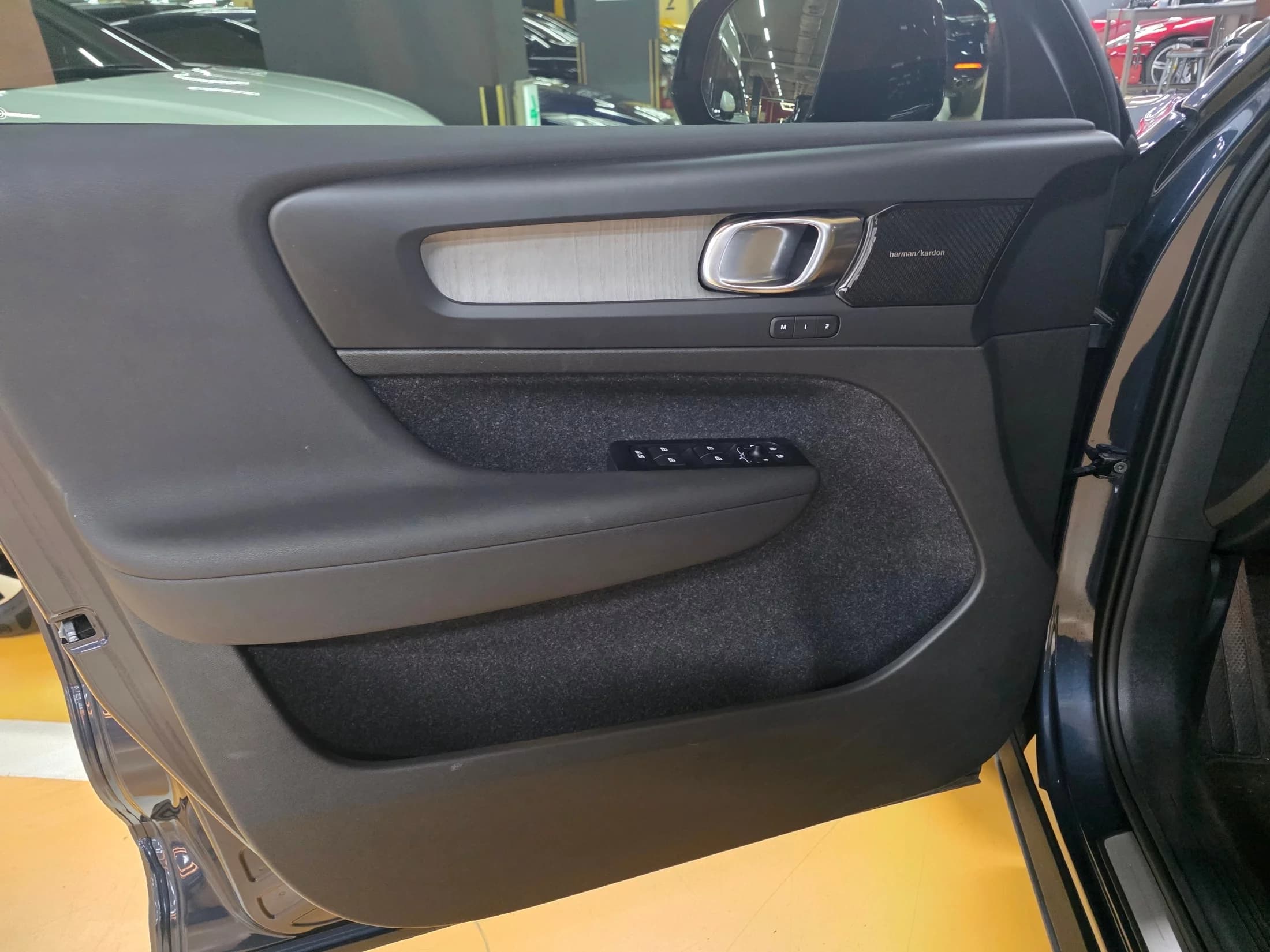 Volvo XC40 B4 Inscription, 2021 г. 23593 км. — фото 14