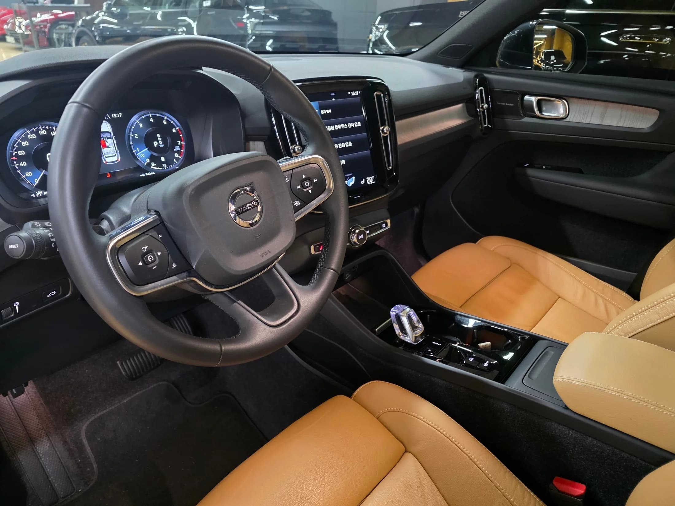 Volvo XC40 B4 Inscription, 2021 г. 23593 км. — фото 9