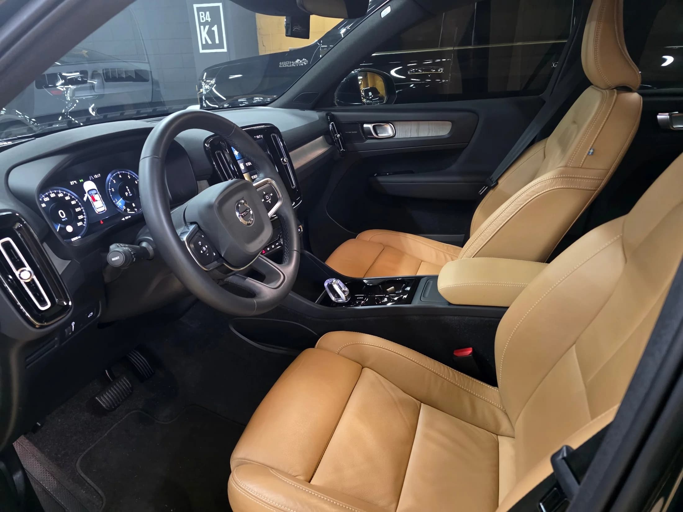 Volvo XC40 B4 Inscription, 2021 г. 23593 км. — фото 10