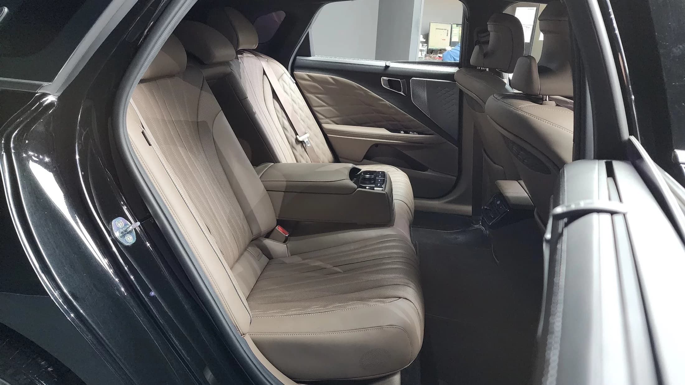 Kia K8 3.5 Gasoline 4WD Platinum, 2021 г. 16802 км. — фото 12