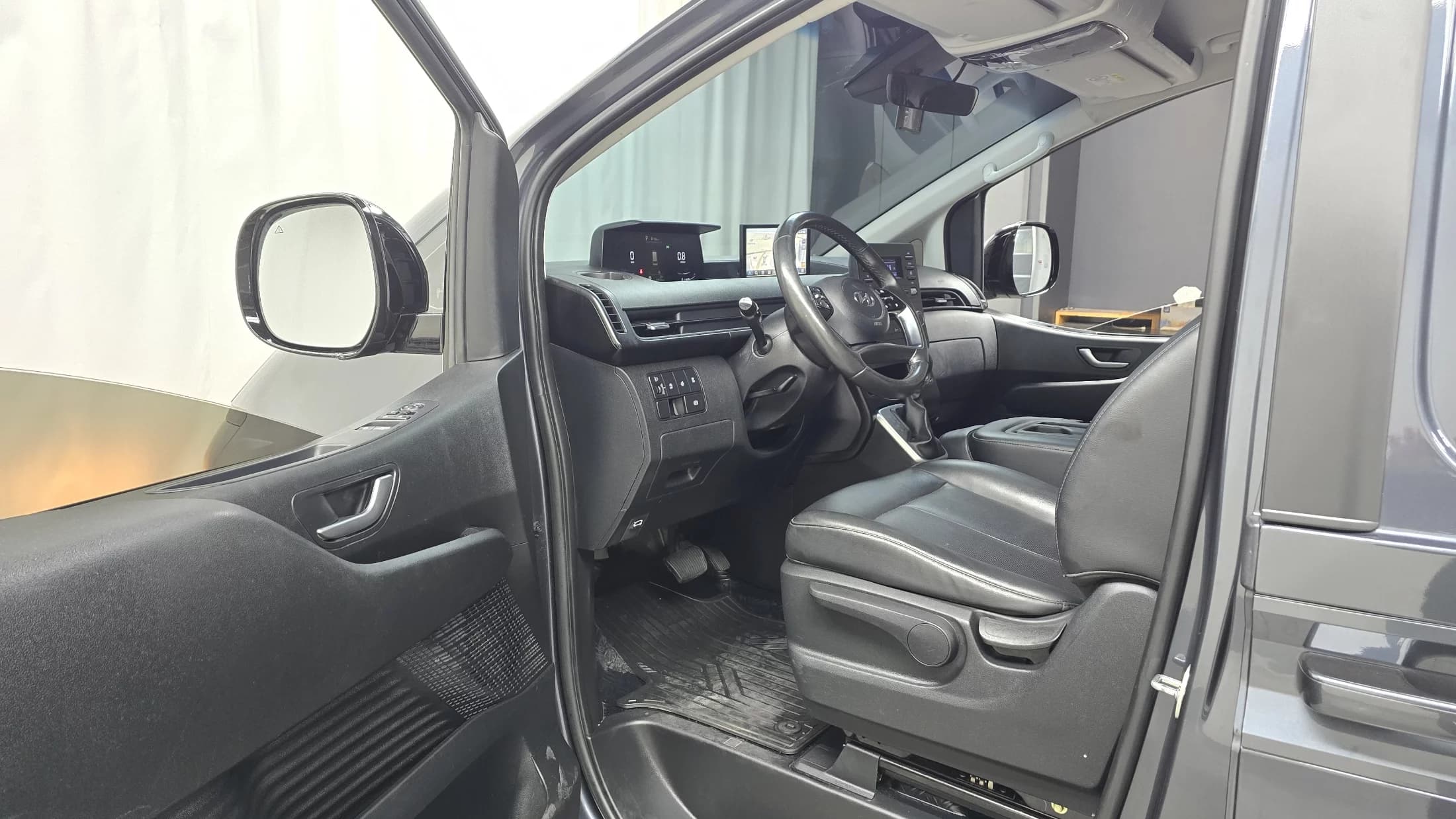 Hyundai Staria Cargo 3-Seater Modern, 2022 г. 138151 км. — фото 11
