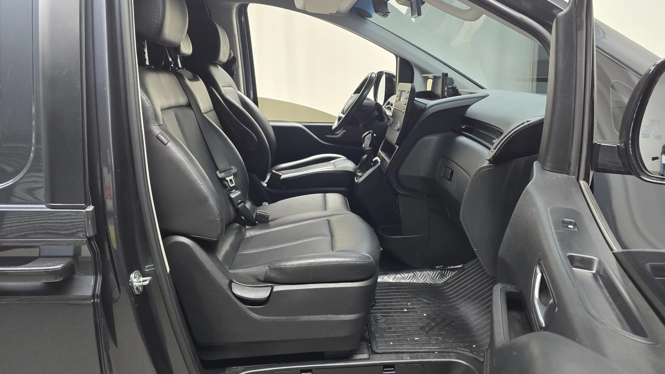 Hyundai Staria Cargo 3-Seater Modern, 2022 г. 138151 км. — фото 10