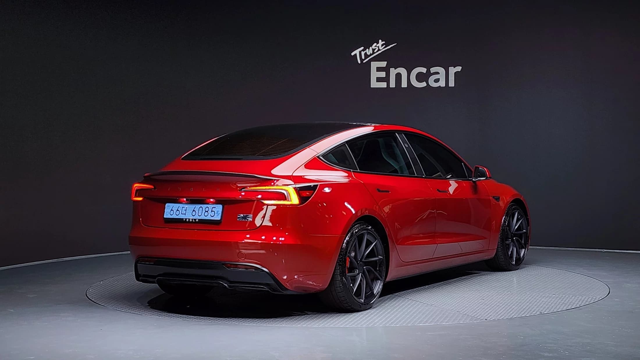 Tesla MODEL 3 Performance, электромобиль, 2025 г. 3729 км. — фото 2