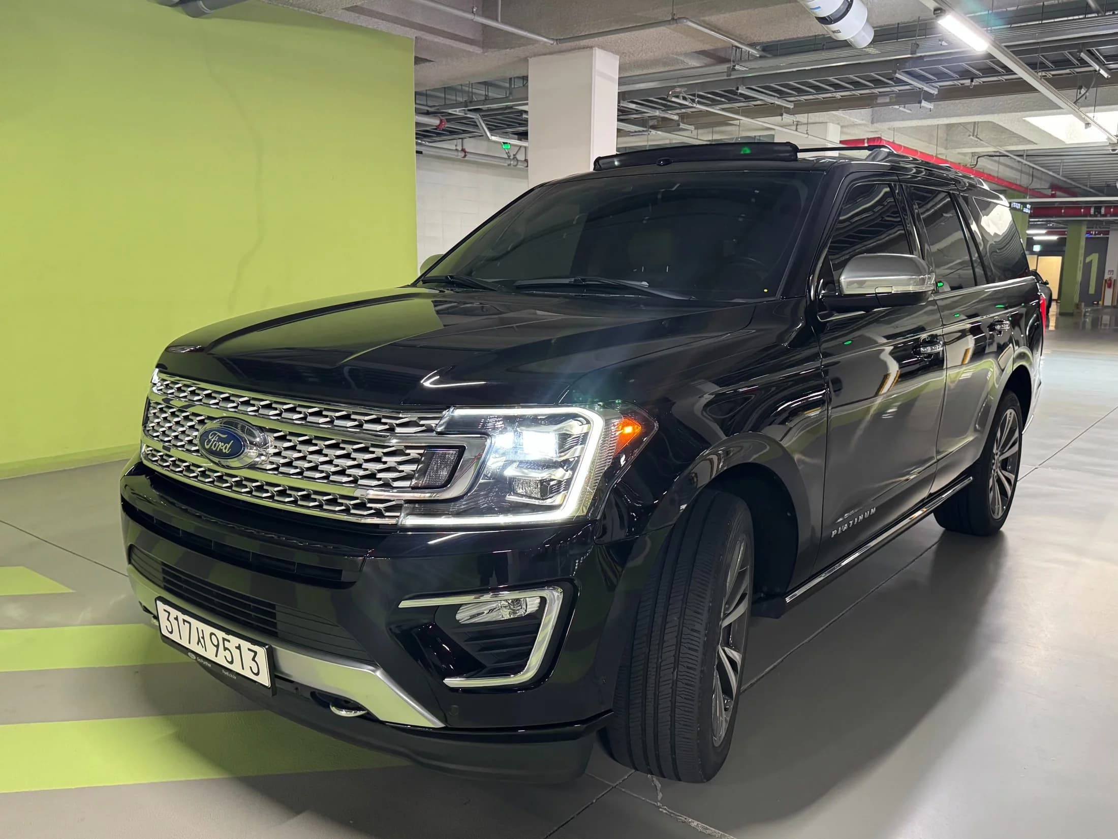 Ford EXPEDITION Platinum 4WD 7Seater, 2021 г. 58084 км. — фото 2