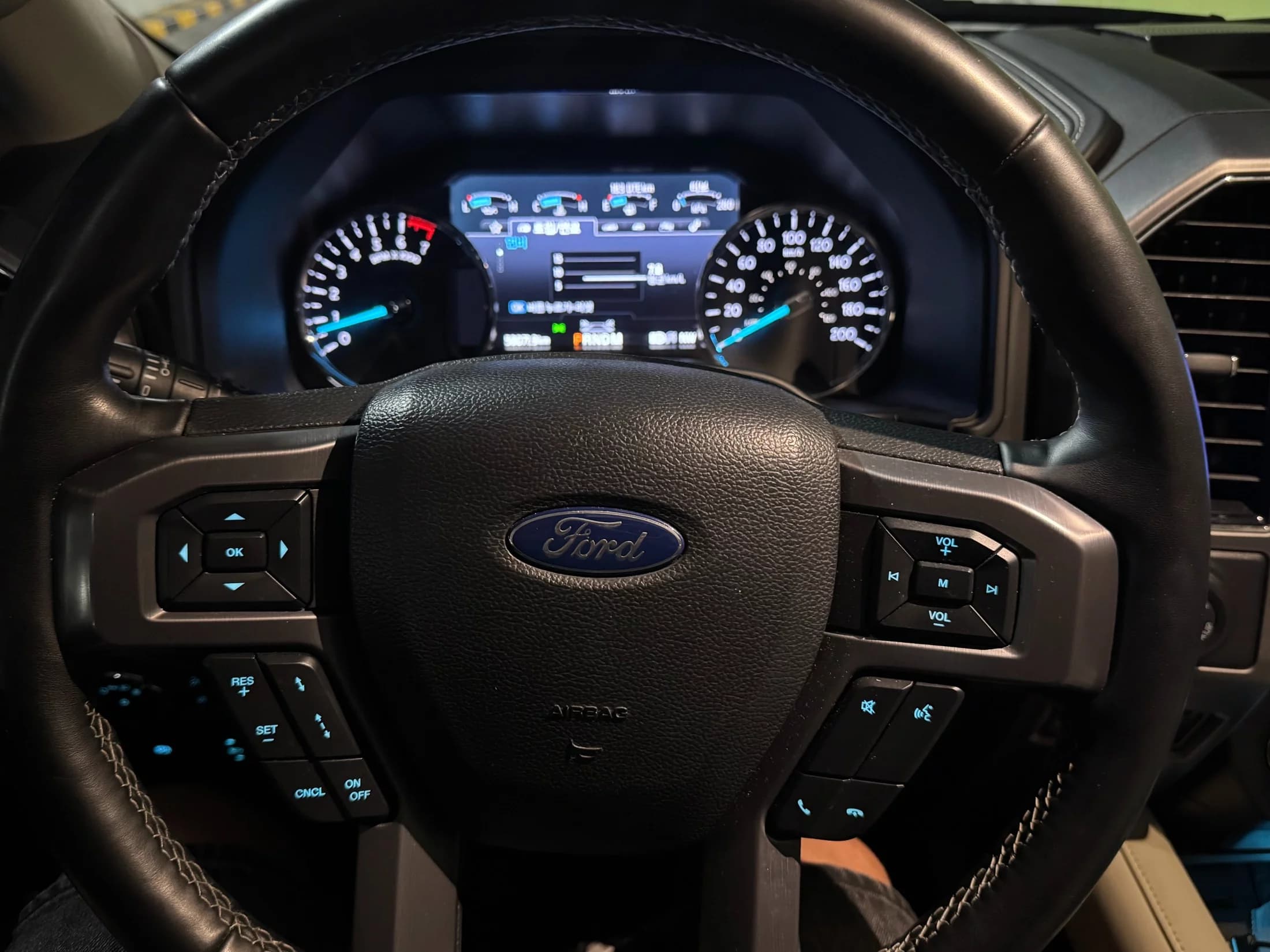 Ford EXPEDITION Platinum 4WD 7Seater, 2021 г. 58084 км. — фото 14