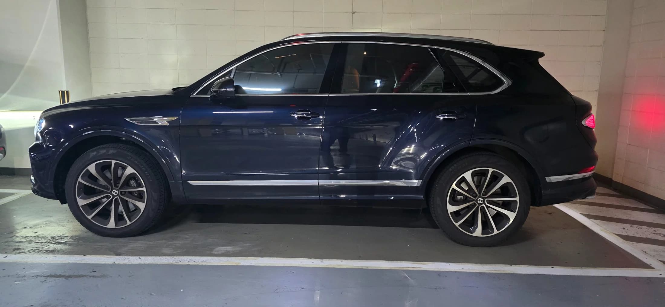 Bentley Bentayga 4.0 V8 Base, 2024 г. 16865 км. — фото 4