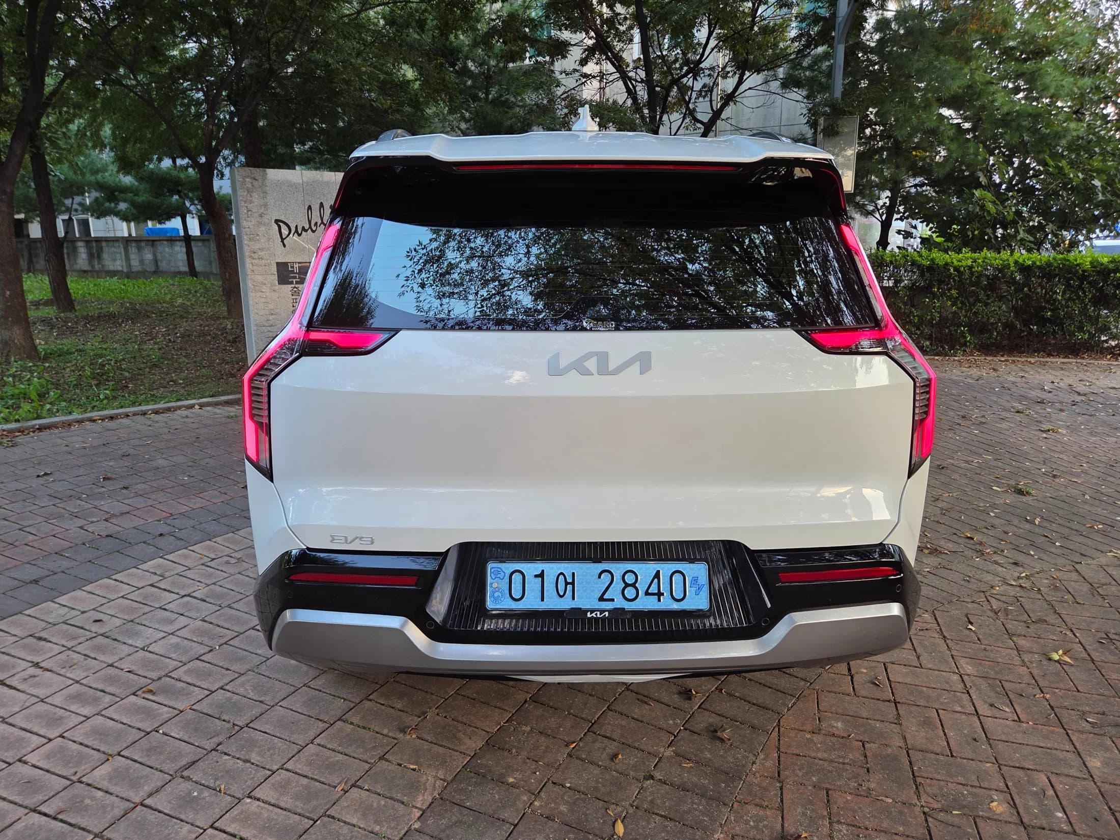 Kia EV9 Long Range 4WD Earth, электромобиль, 2023 г. 17341 км. — фото 4
