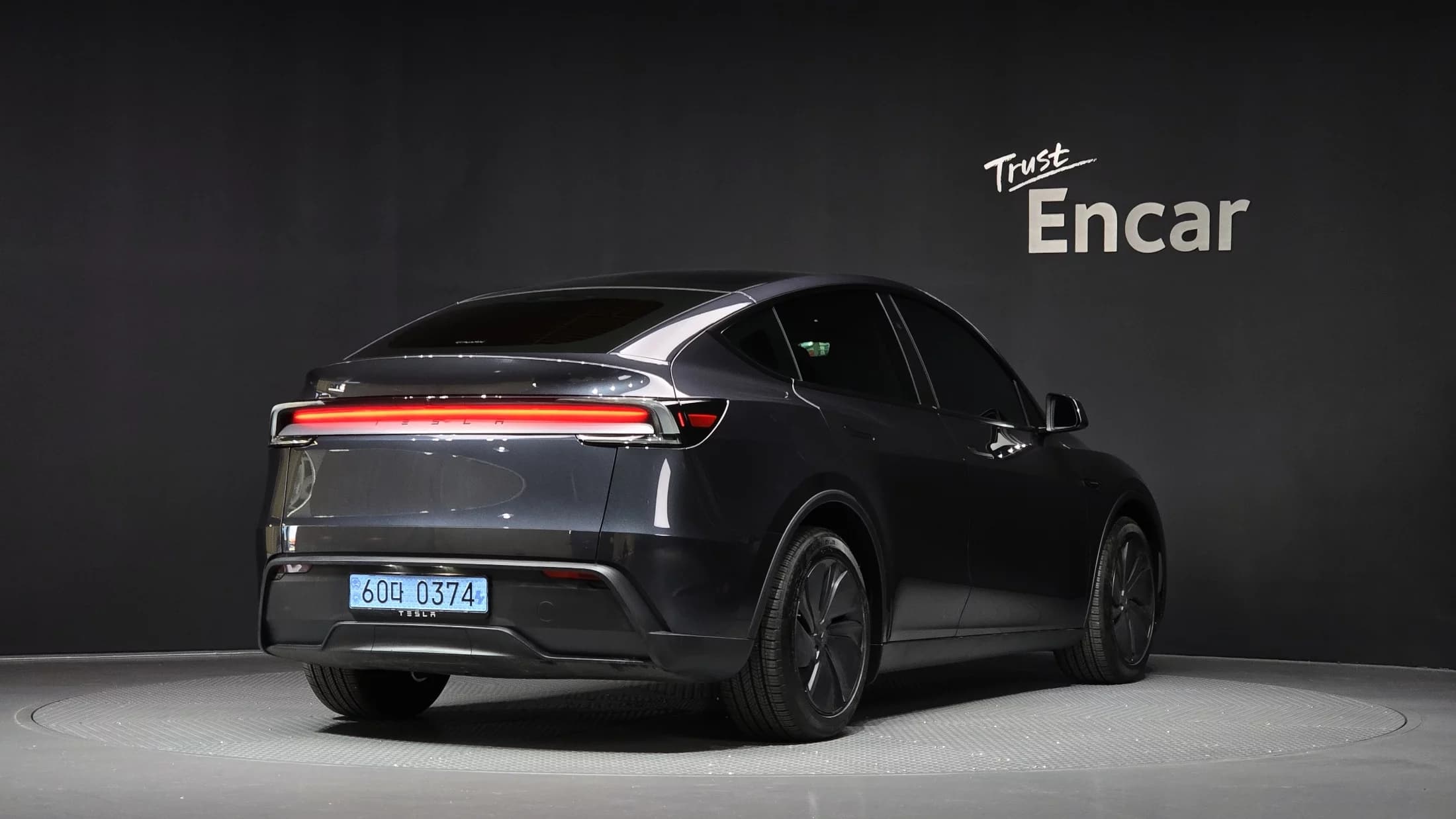 Tesla Model Y RWD, электромобиль, 2025 г. 4038 км. — фото 2