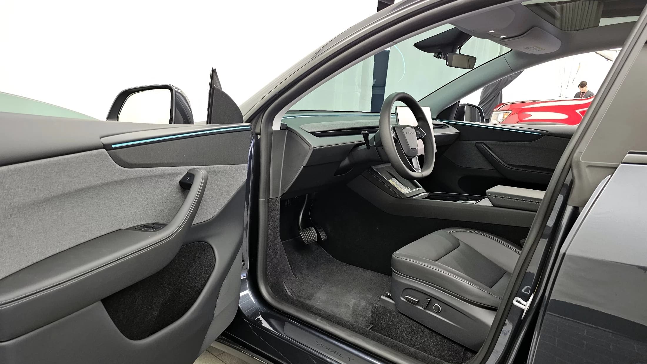 Tesla Model Y RWD, электромобиль, 2025 г. 4038 км. — фото 10