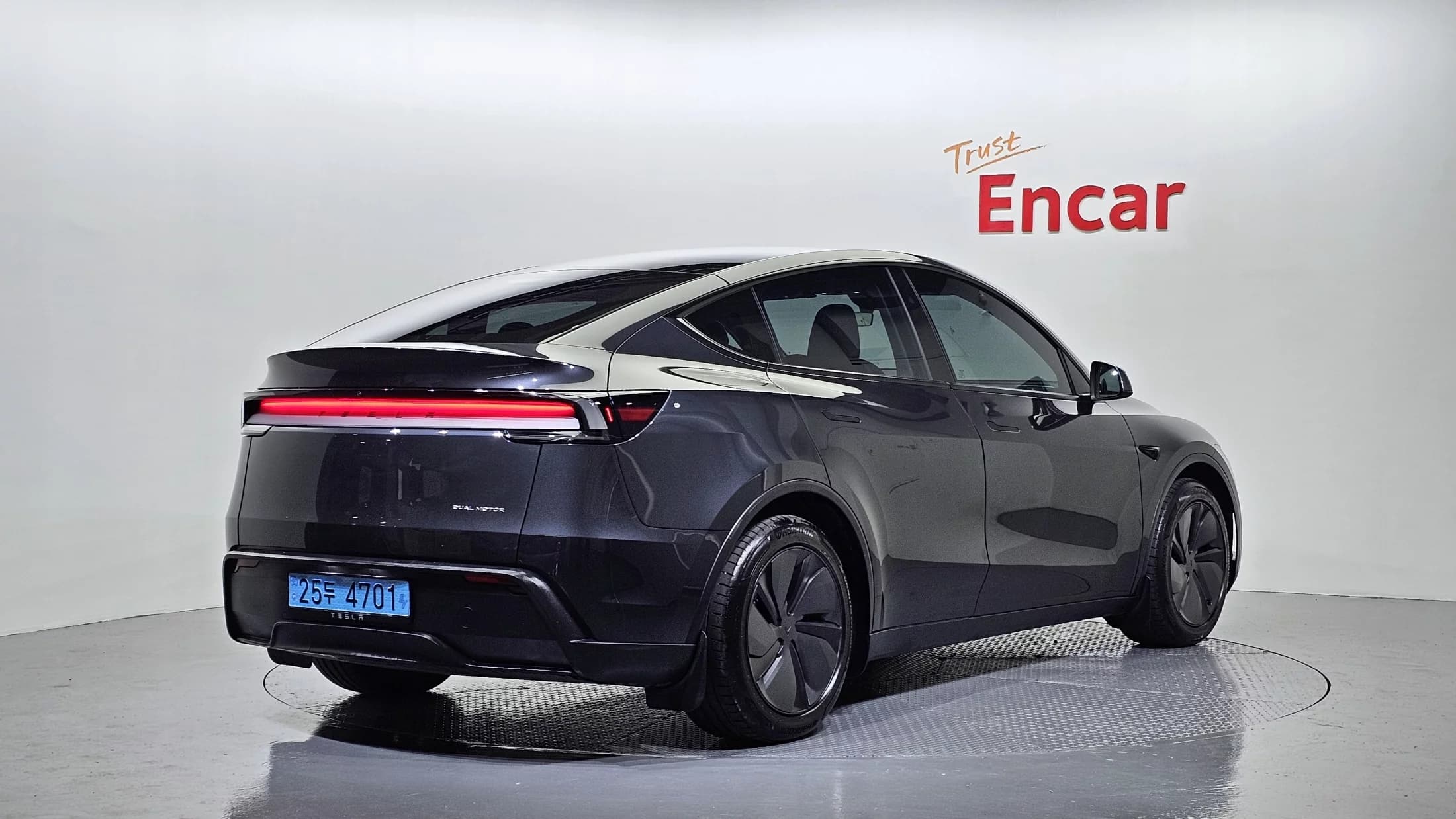 Tesla Model Y Long Range, электромобиль, 2025 г. 7759 км. — фото 2