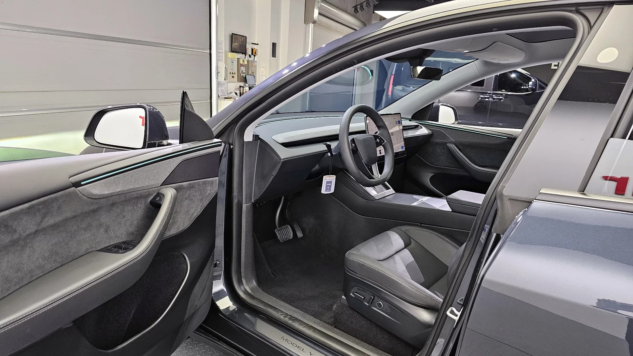Tesla Model Y Long Range, электромобиль, 2025 г. 7759 км. — фото 10