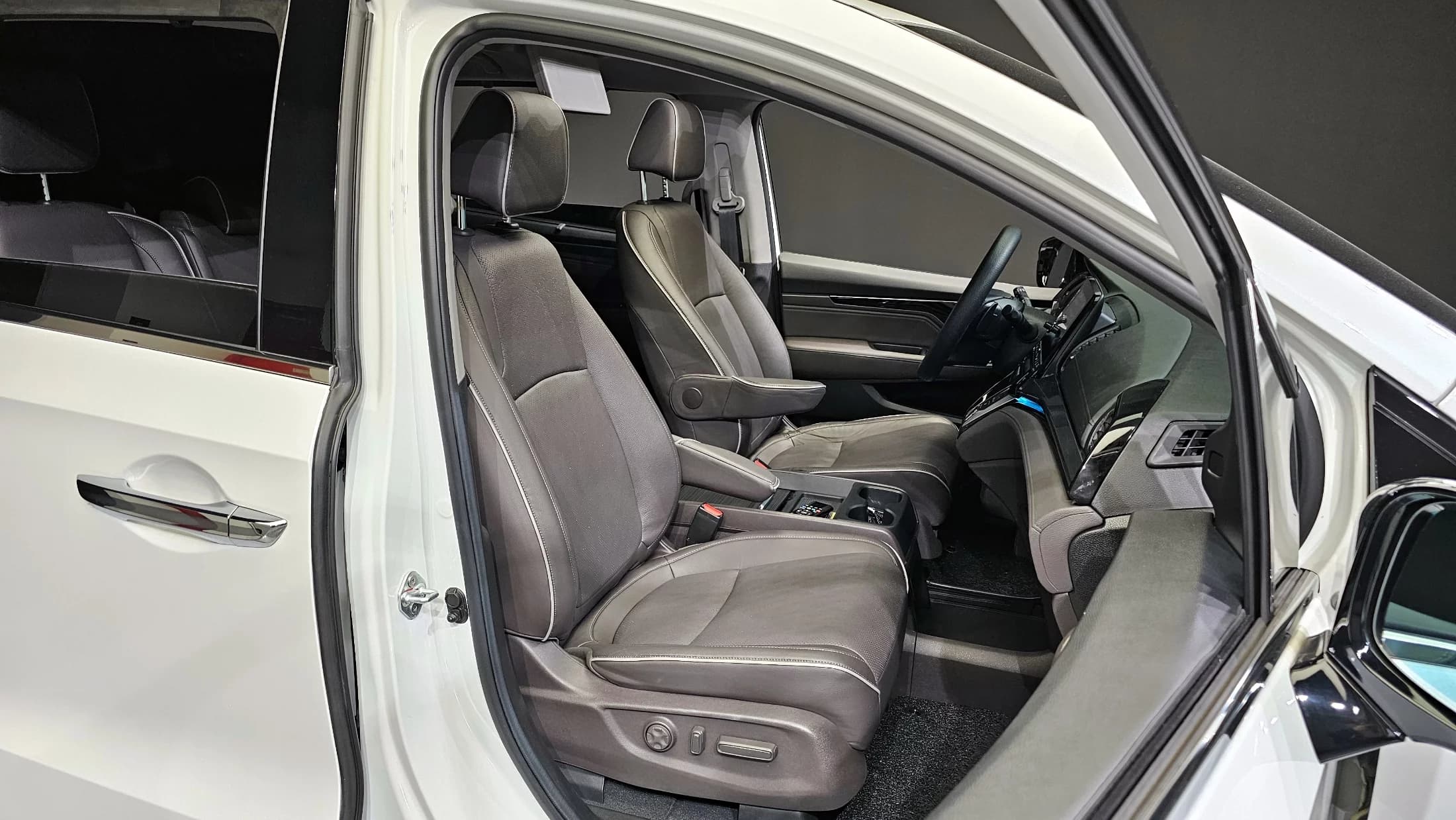 Honda ODYSSEY 3.5 5th, 2022 г. 32850 км. — фото 12
