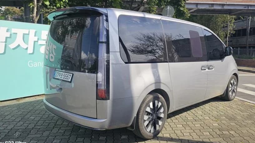 Hyundai Staria 4WD Lounge 9-Seater Inspiration, 2024 г. 24704 км. — фото 2