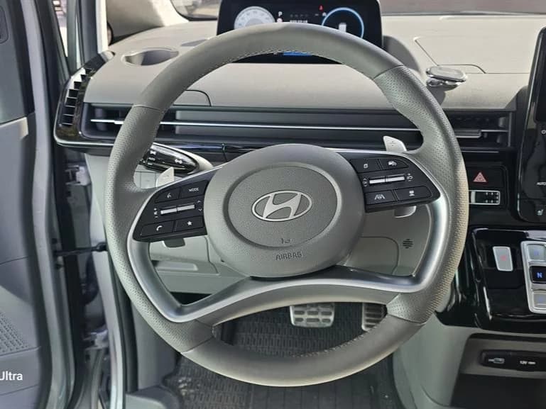 Hyundai Staria 4WD Lounge 9-Seater Inspiration, 2024 г. 24704 км. — фото 14