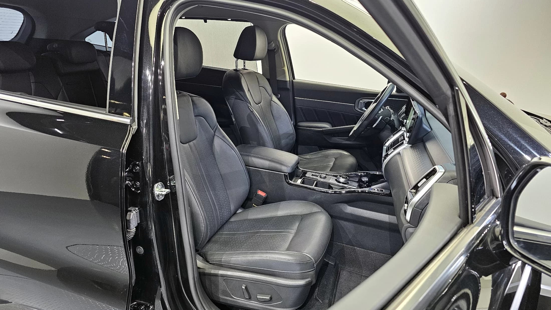 Kia Sorento Gasoline 2.5T 2WD Noblesse, 2023 г. 48677 км. — фото 12
