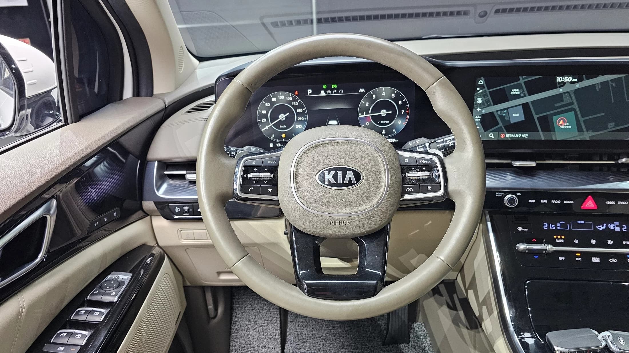 Kia Carnival Gasoline 7-Seater Hi-Limousine Signature, 2021 г. 135317 км. — фото 13