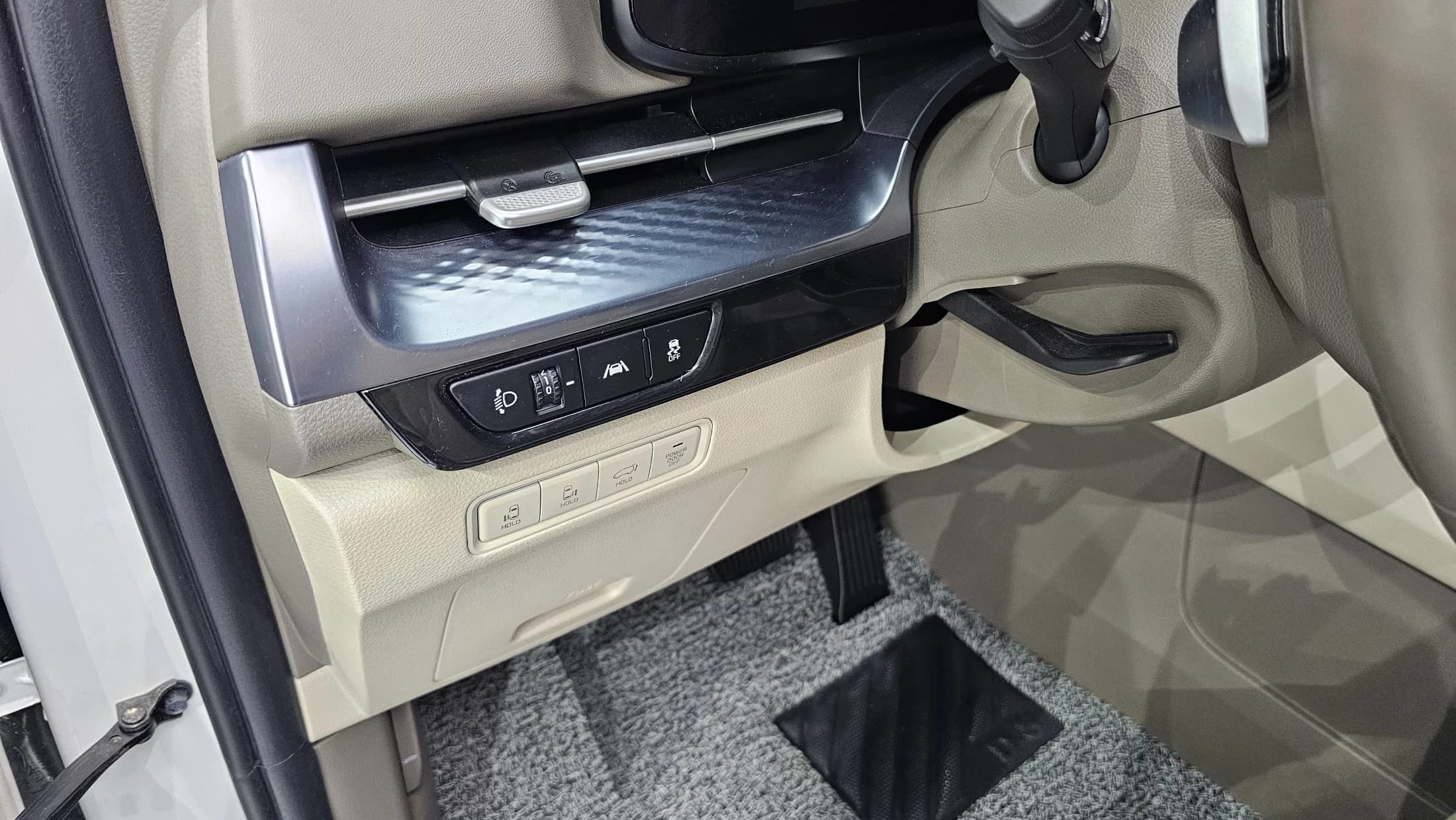 Kia Carnival Gasoline 7-Seater Hi-Limousine Signature, 2021 г. 135317 км. — фото 16