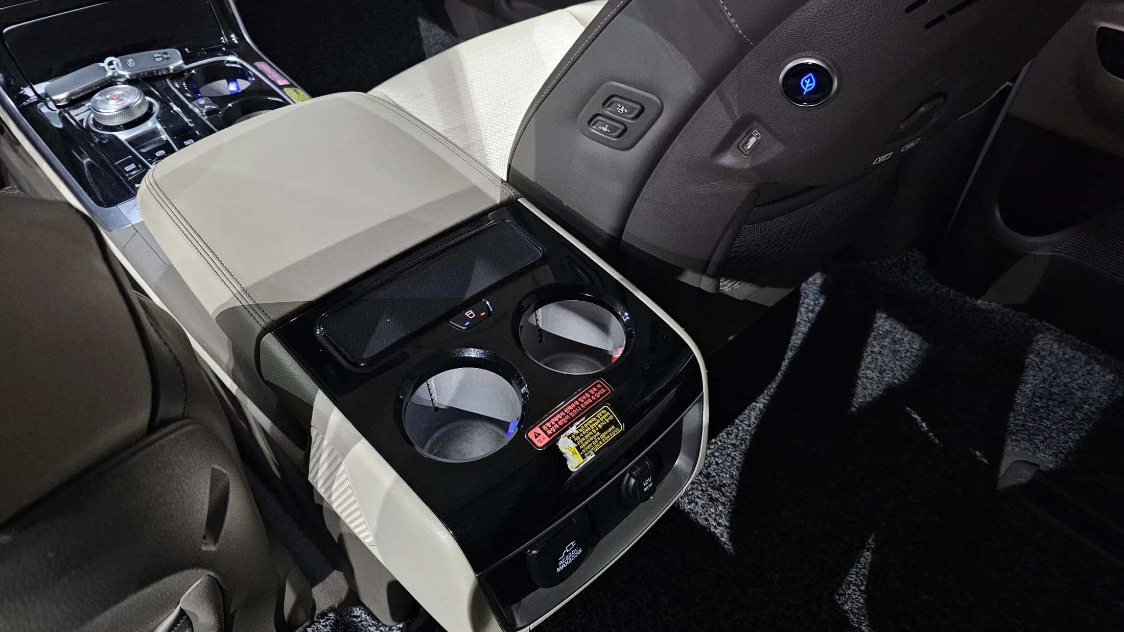 Kia Carnival Gasoline 7-Seater Hi-Limousine Signature, 2021 г. 135317 км. — фото 18