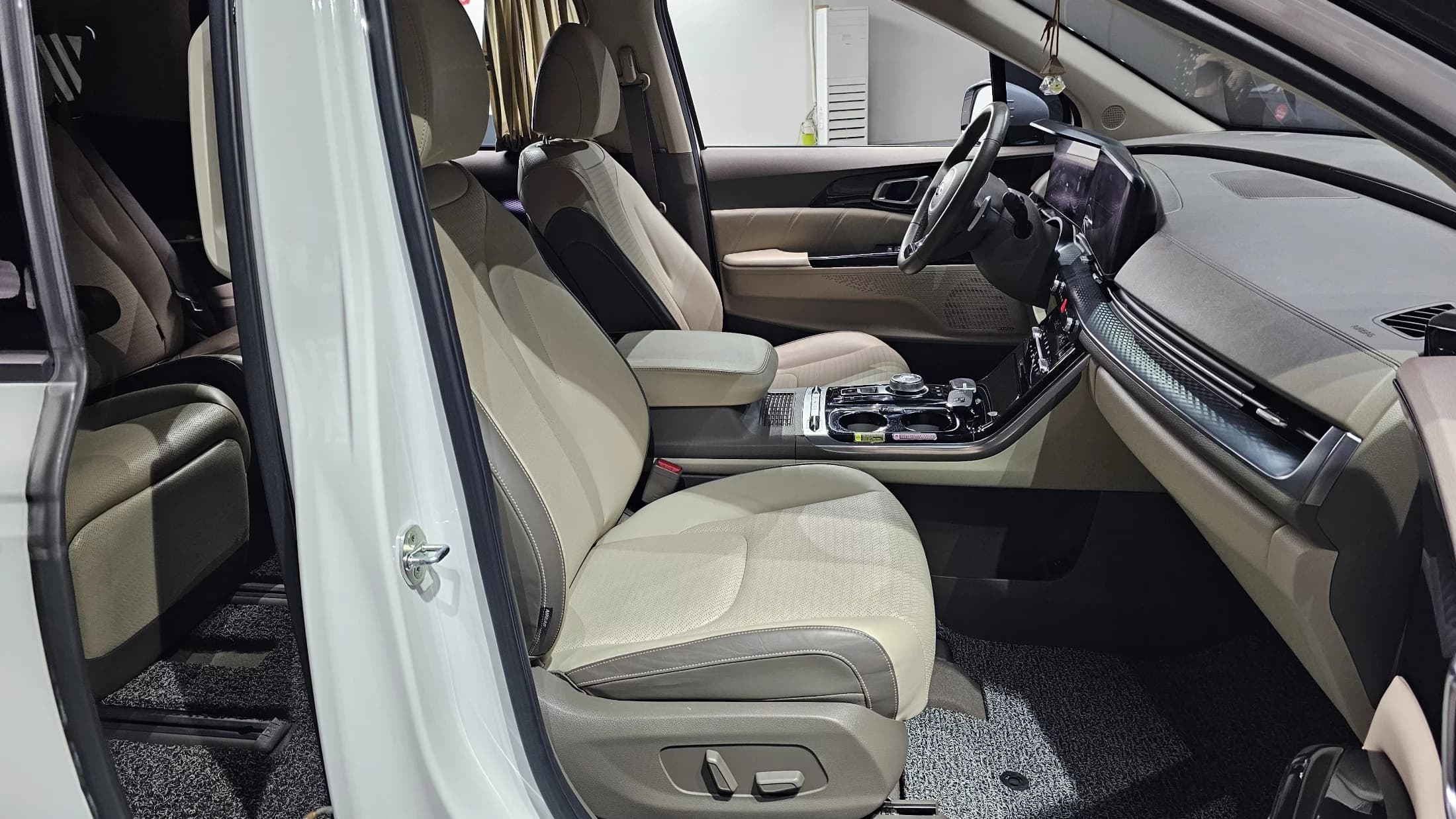 Kia Carnival Gasoline 7-Seater Hi-Limousine Signature, 2021 г. 135317 км. — фото 10