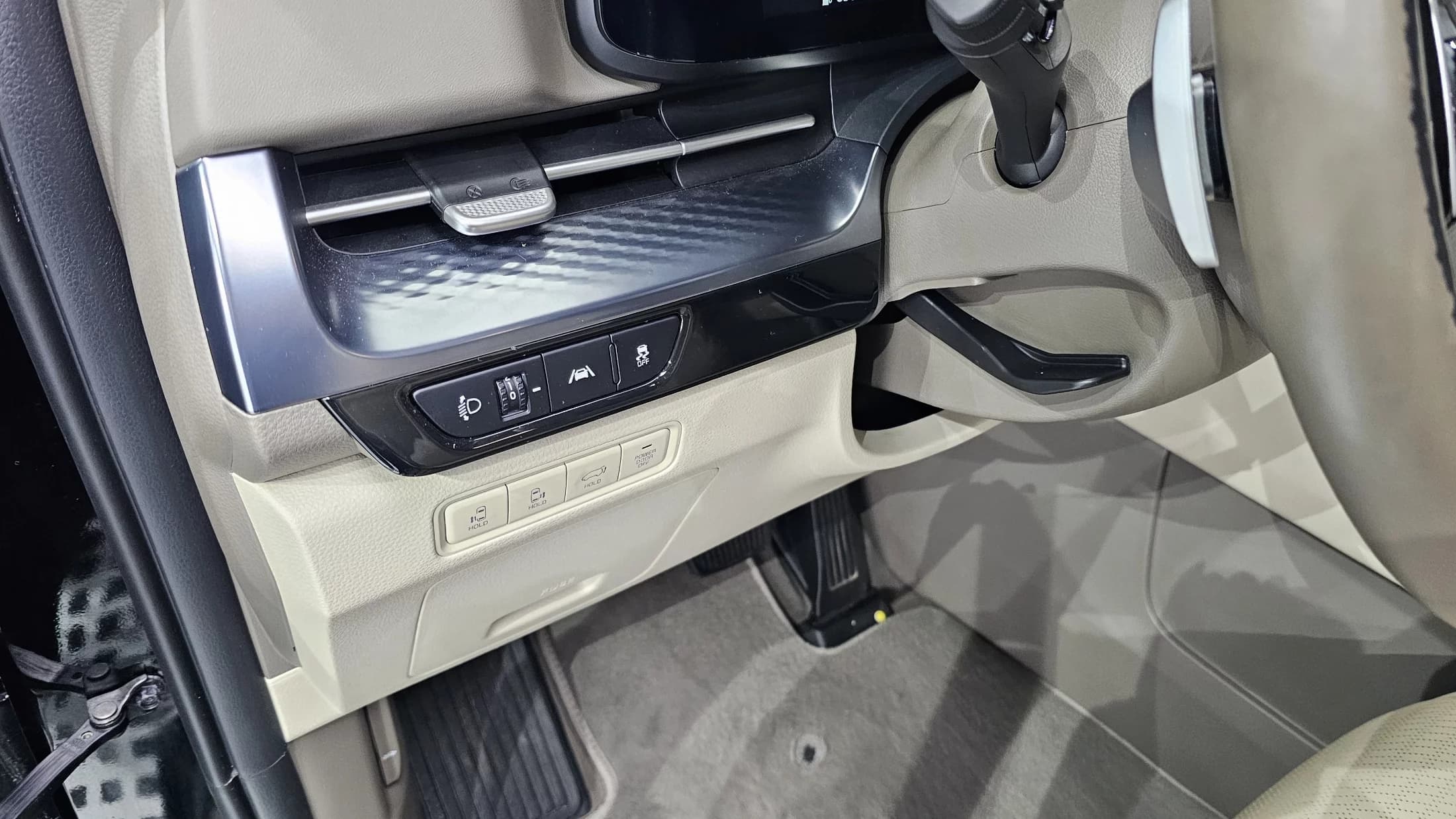 Kia Carnival 7-Seater Hi-Limousine Signature, 2023 г. 64385 км. — фото 17