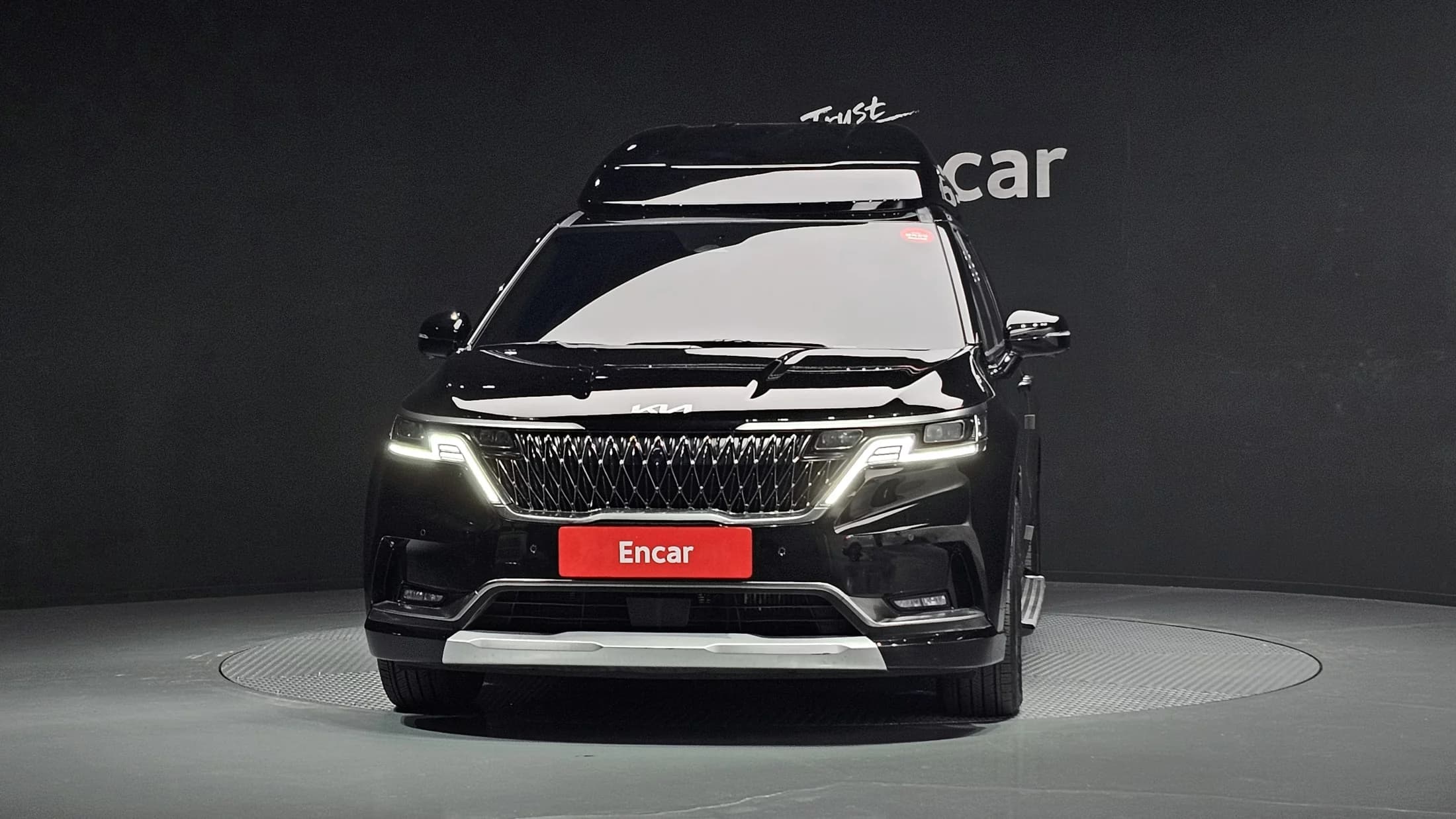 Kia Carnival 7-Seater Hi-Limousine Signature, 2023 г. 64385 км. — фото 3