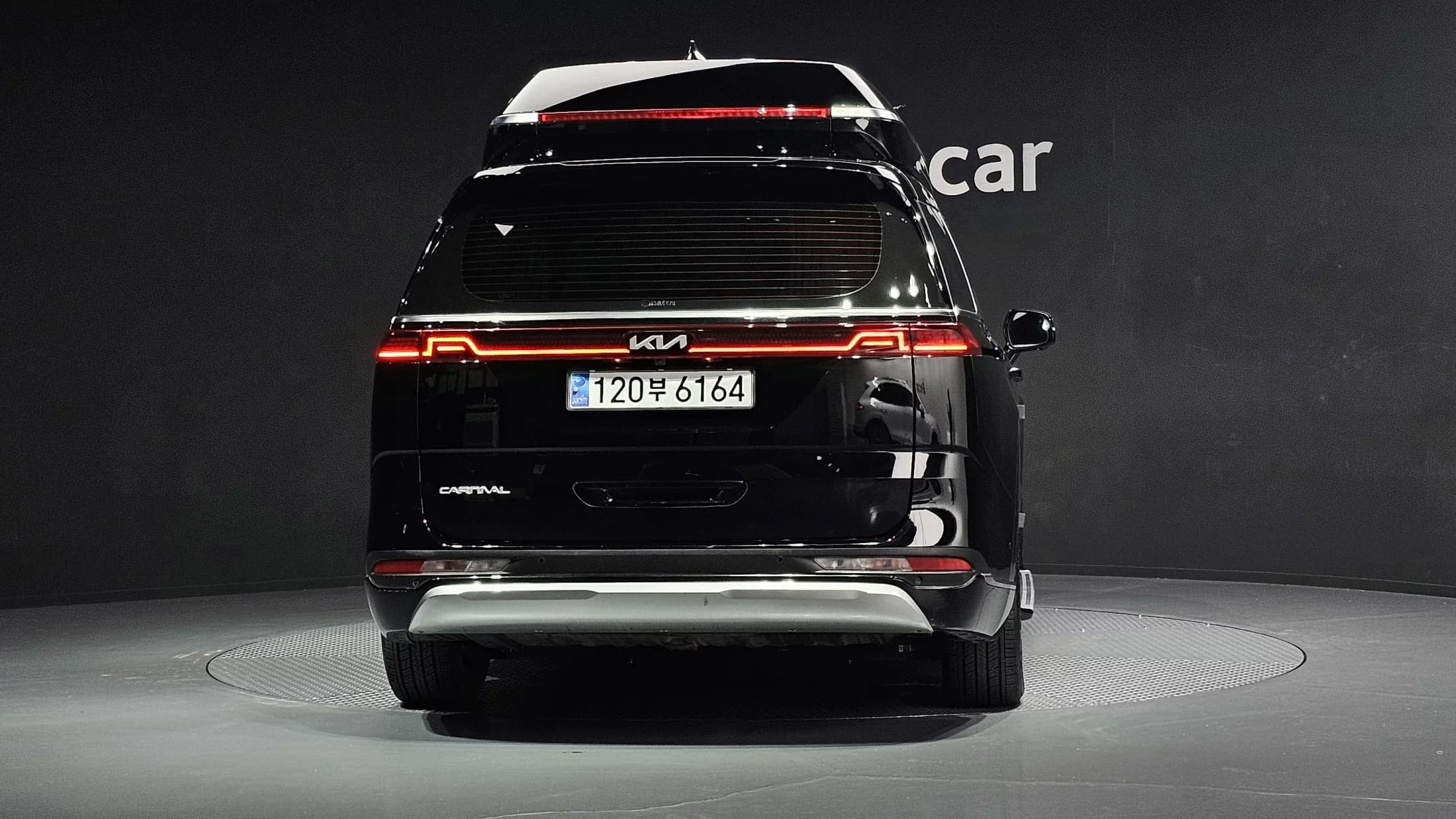 Kia Carnival 7-Seater Hi-Limousine Signature, 2023 г. 64385 км. — фото 4