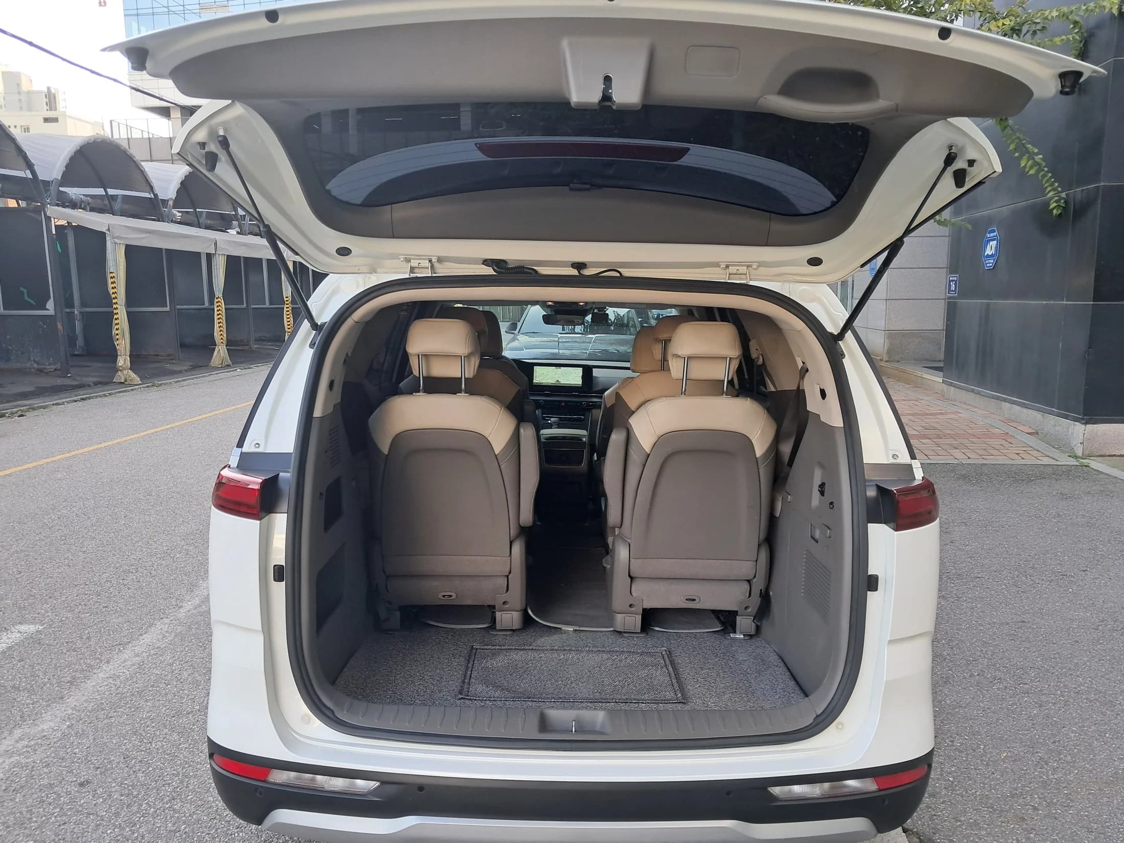 Kia Carnival Conversion(LPG) Prestige, 2022 г. 151688 км. — фото 19