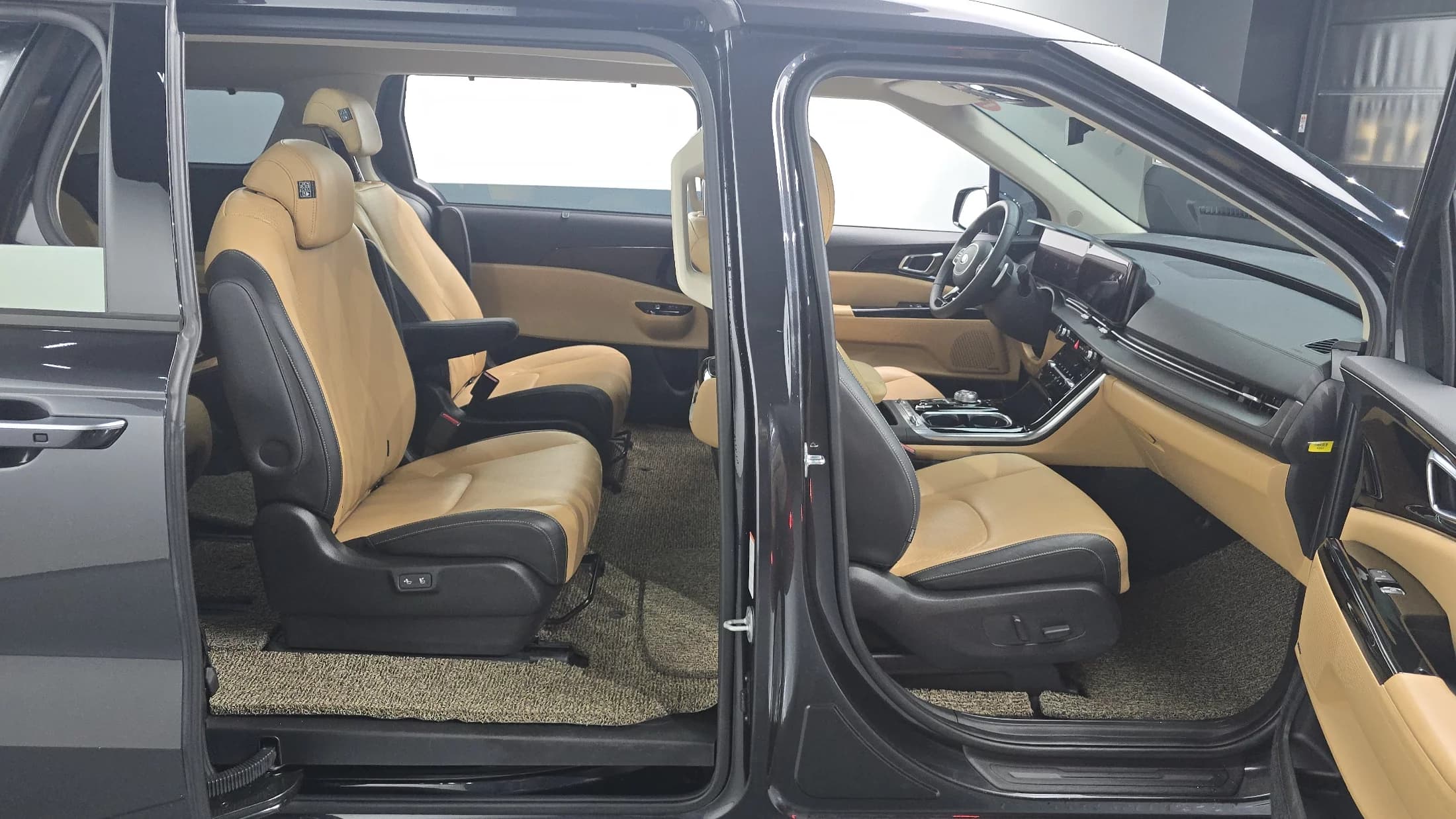 Kia Carnival Gasoline 9-Seater Noblesse, 2021 г. 51974 км. — фото 19