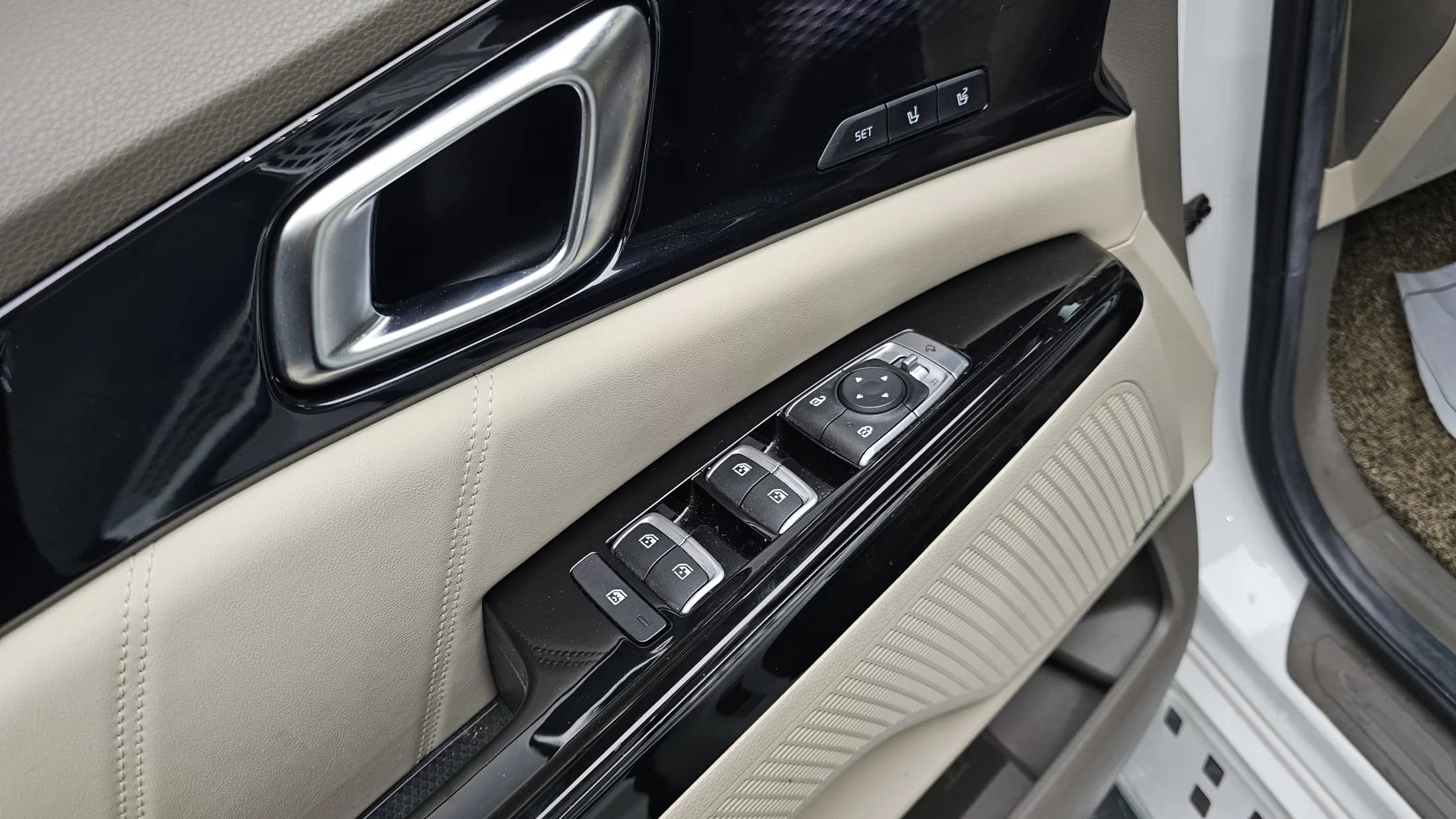 Kia Carnival 9-Seater Hi-Limousine Signature, 2021 г. 26385 км. — фото 12
