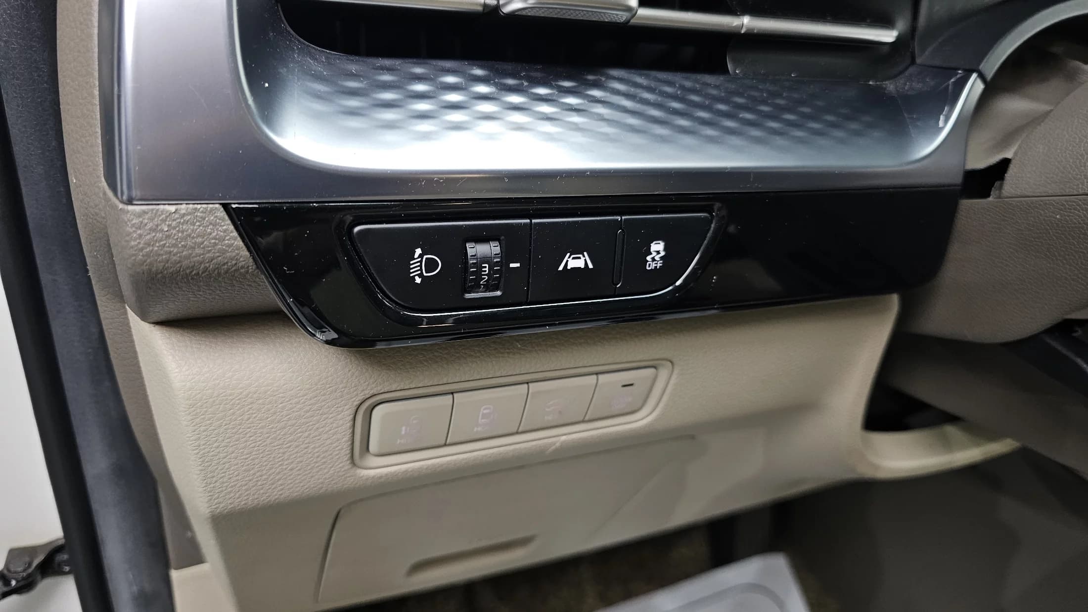 Kia Carnival 9-Seater Hi-Limousine Signature, 2021 г. 26385 км. — фото 13