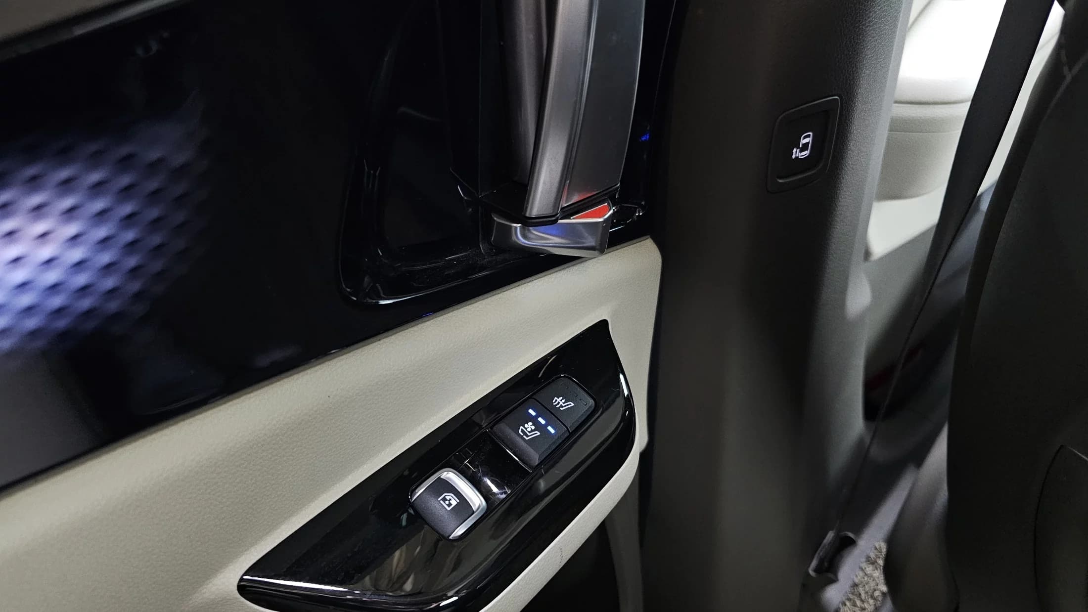 Kia Carnival 9-Seater Hi-Limousine Signature, 2021 г. 26385 км. — фото 18