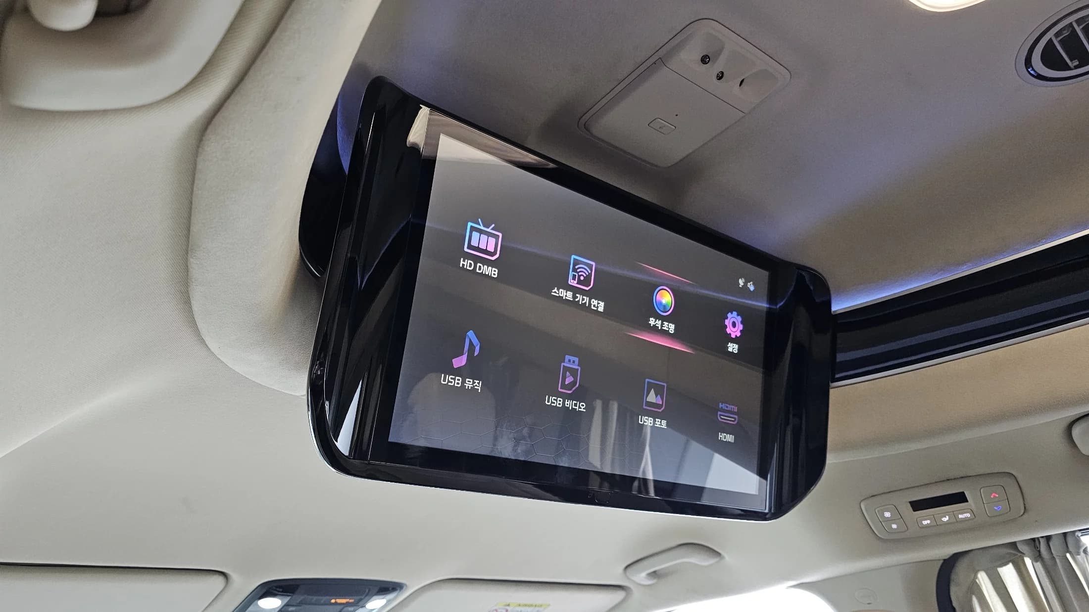 Kia Carnival 9-Seater Hi-Limousine Signature, 2021 г. 26385 км. — фото 19