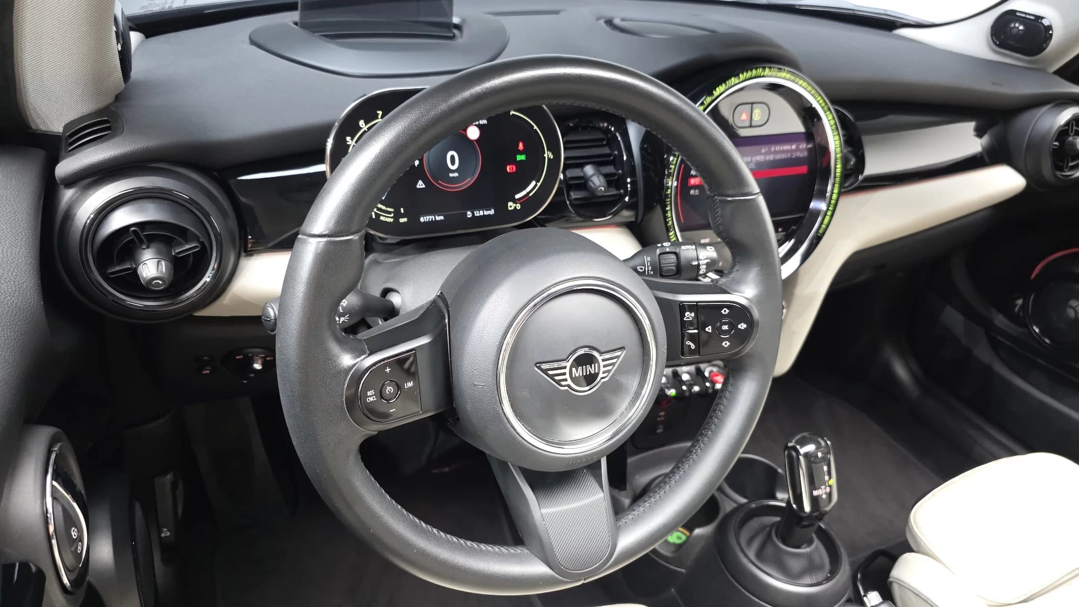 MINI Cooper Classic Third Generation, 2022 г. 61779 км. — фото 12