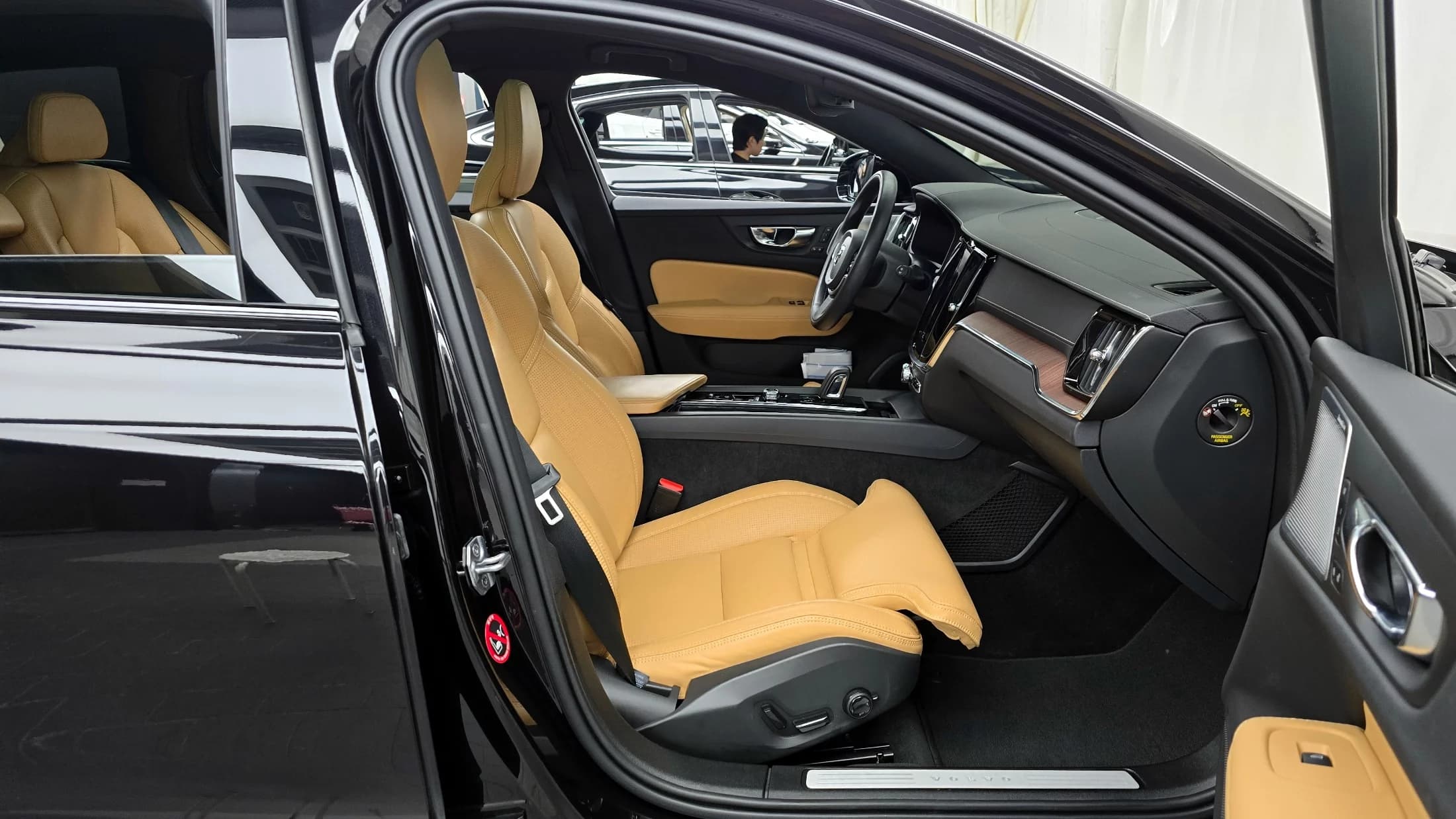 Volvo V60 B5 Pro AWD, 2021 г. 35883 км. — фото 11