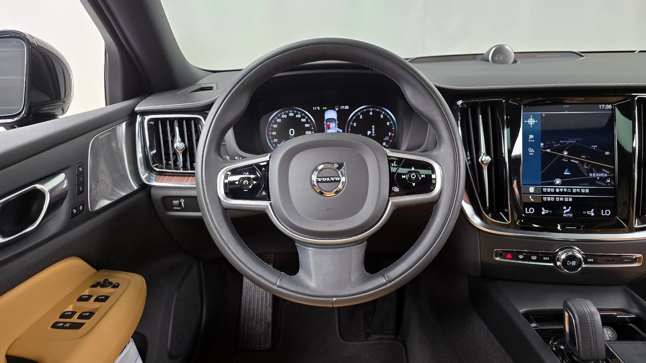 Volvo V60 B5 Pro AWD, 2021 г. 35883 км. — фото 13
