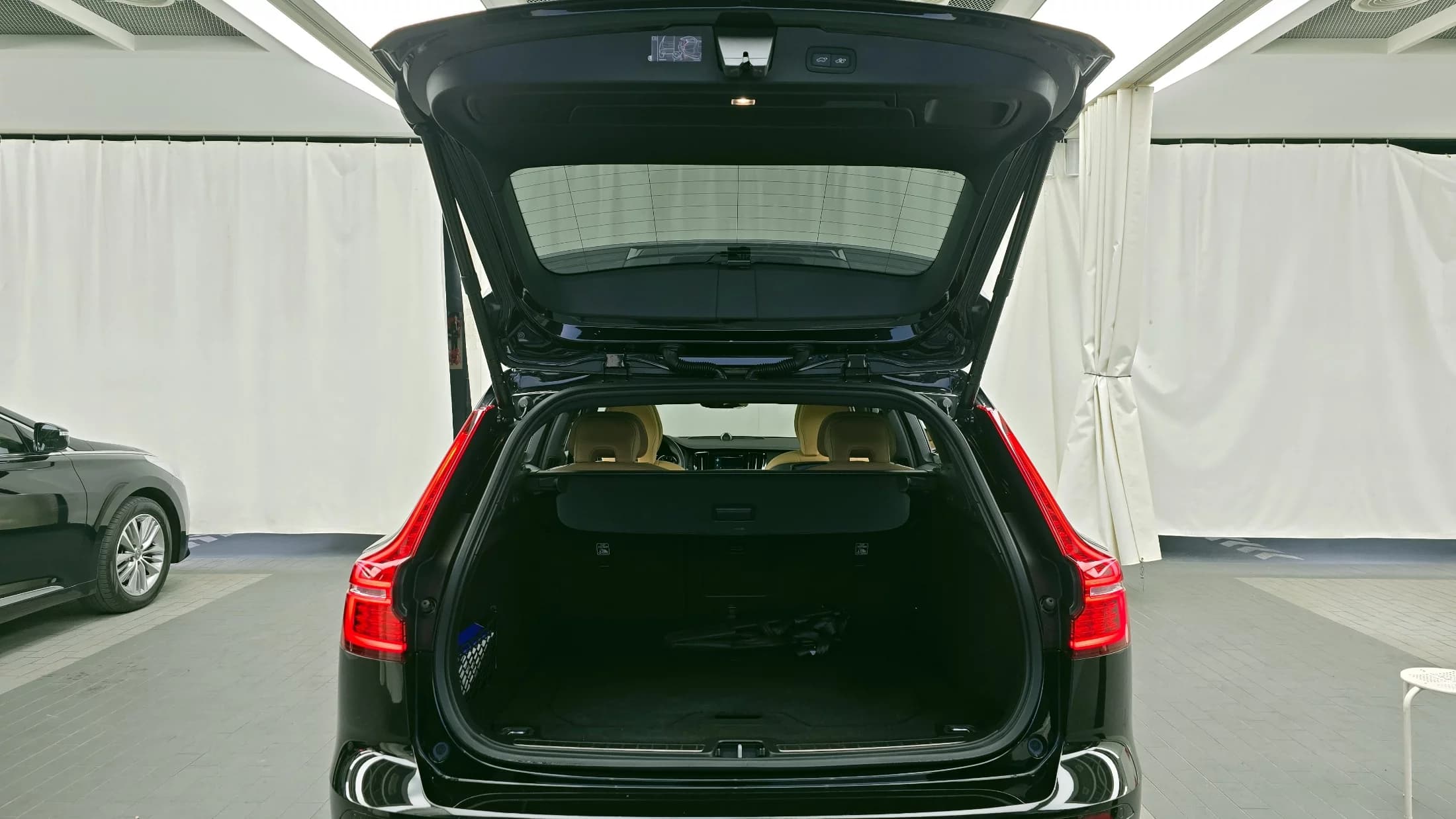 Volvo V60 B5 Pro AWD, 2021 г. 35883 км. — фото 20
