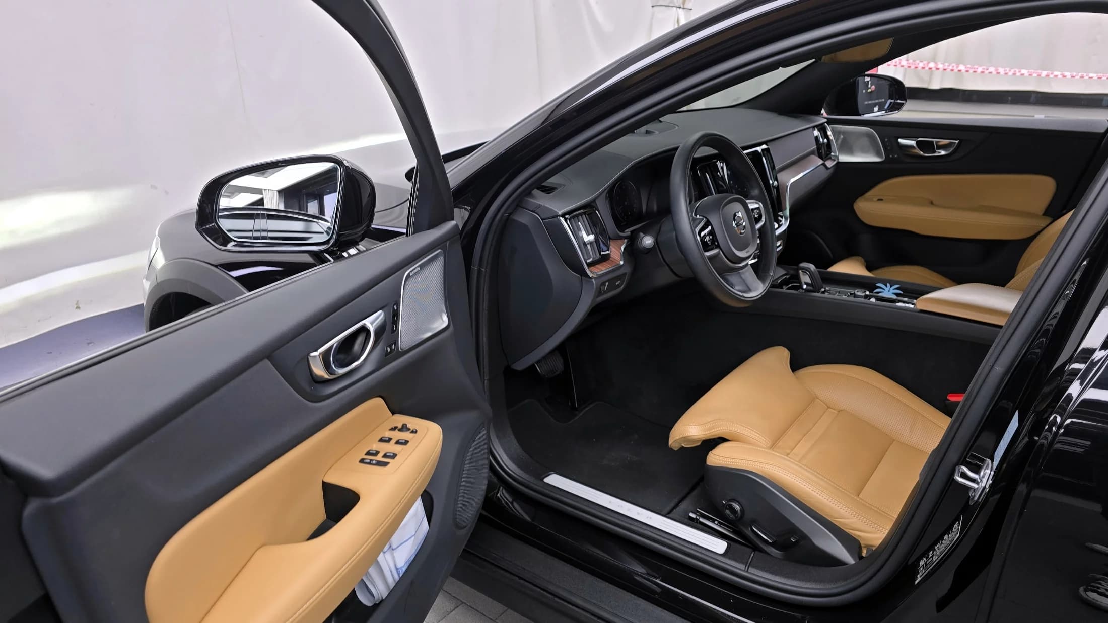 Volvo V60 B5 Pro AWD, 2021 г. 35883 км. — фото 10
