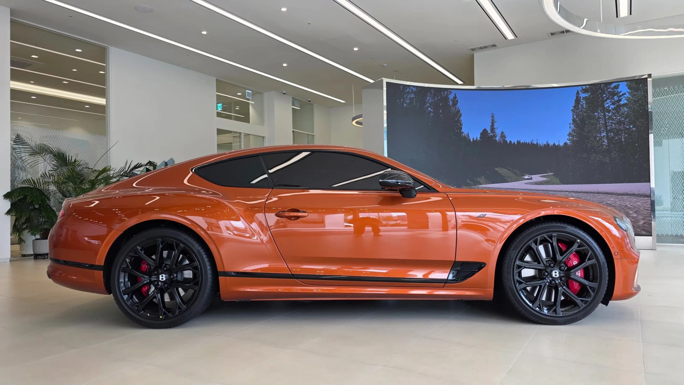 Bentley Continental GT 4.0 GTS, 2024 г. 2030 км. — фото 4