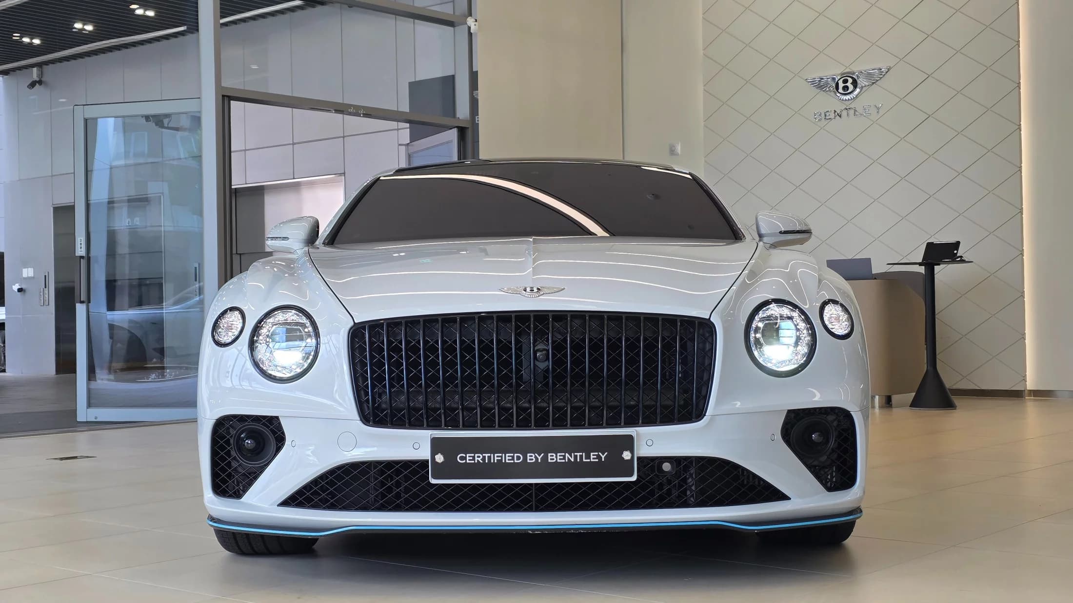 Bentley Continental GT 4.0 GT Azure, 2024 г. 1527 км. — фото 2