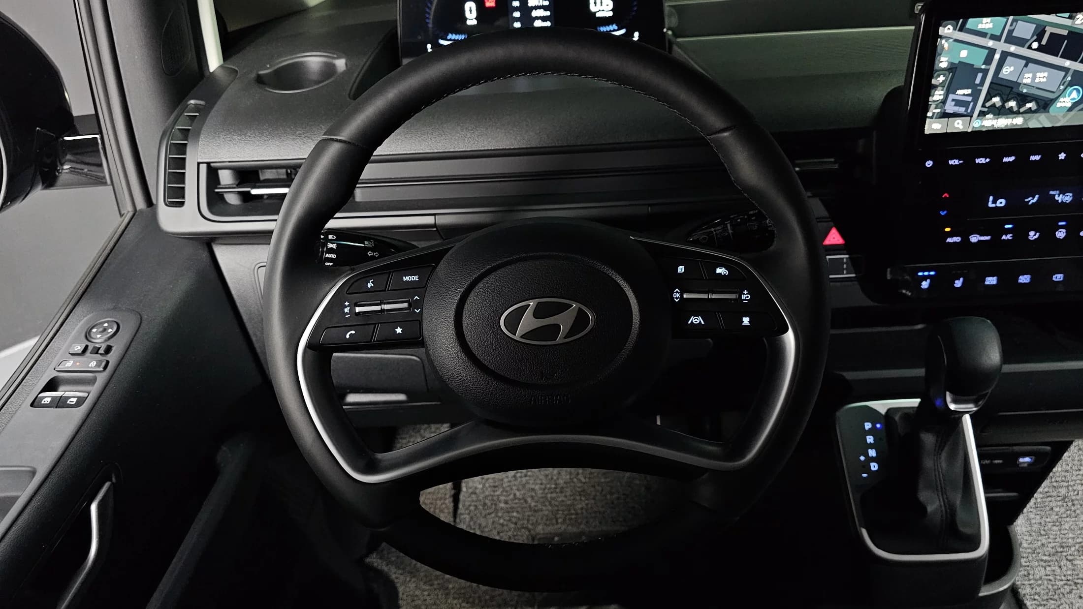Hyundai Staria L3.5 Cargo 5-Seater Modern, 2025 г. 5728 км. — фото 25