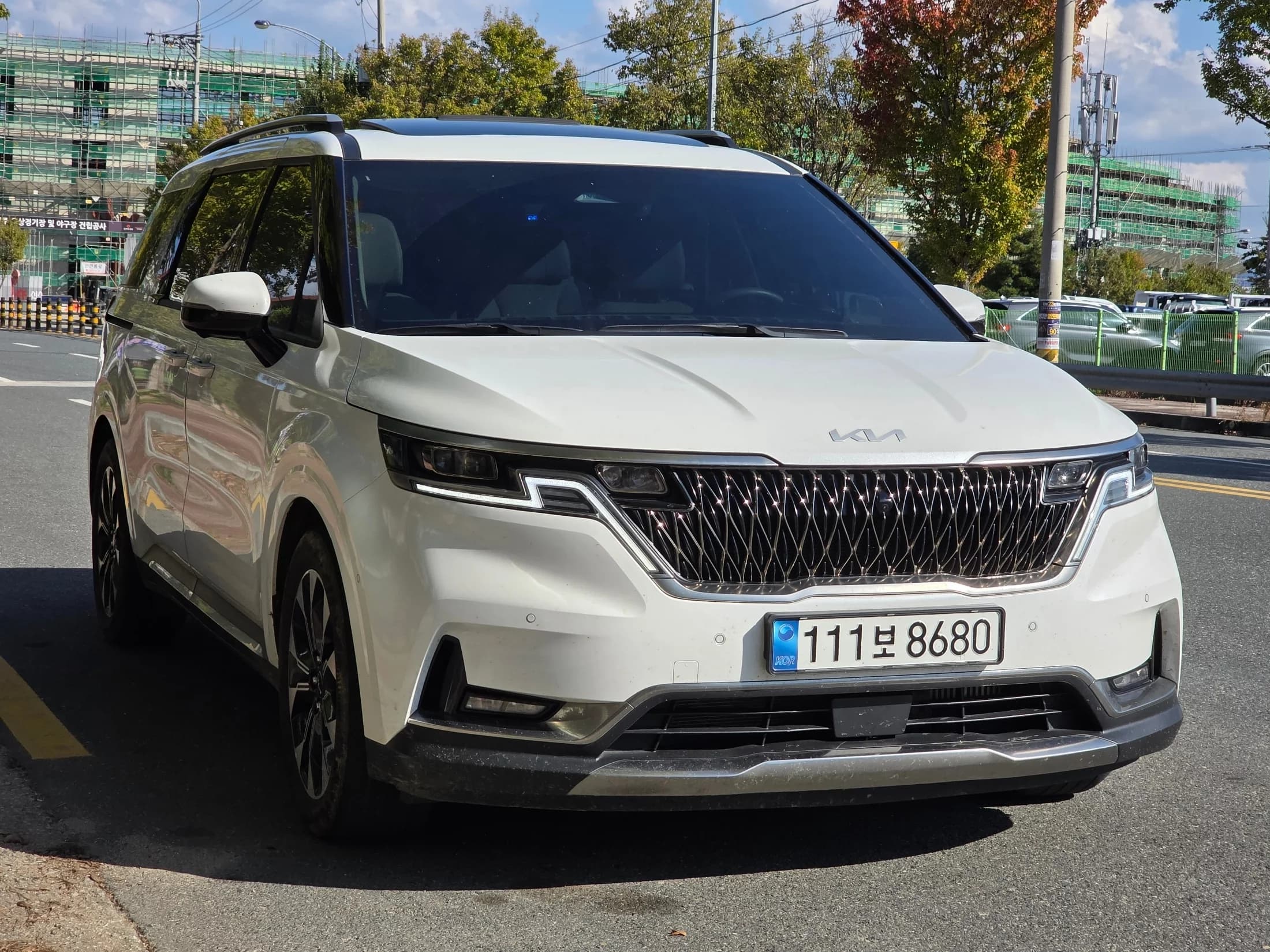 Kia Carnival 7-Seater Signature, 2023 г. 32725 км. — фото 2