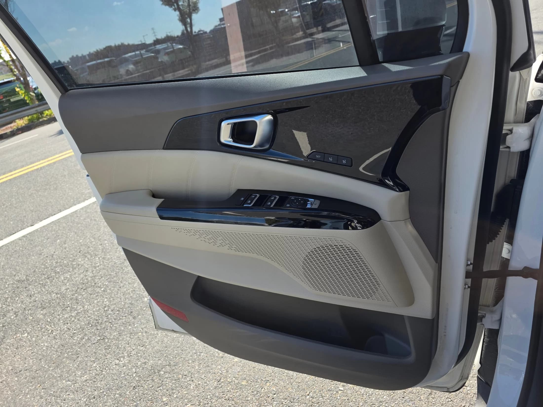 Kia Carnival 7-Seater Signature, 2023 г. 32725 км. — фото 15