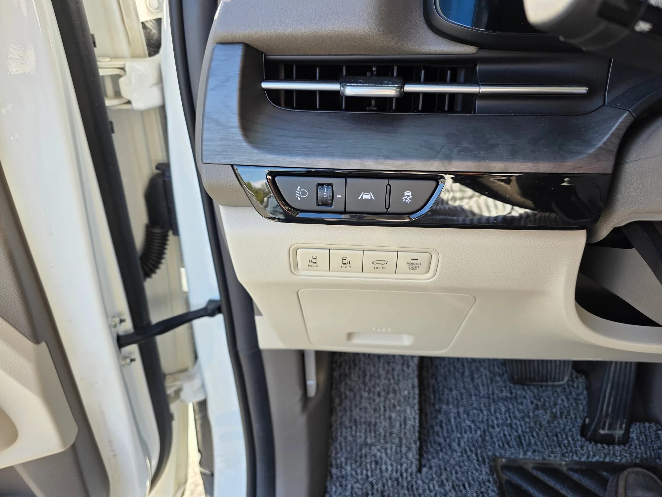 Kia Carnival 7-Seater Signature, 2023 г. 32725 км. — фото 16