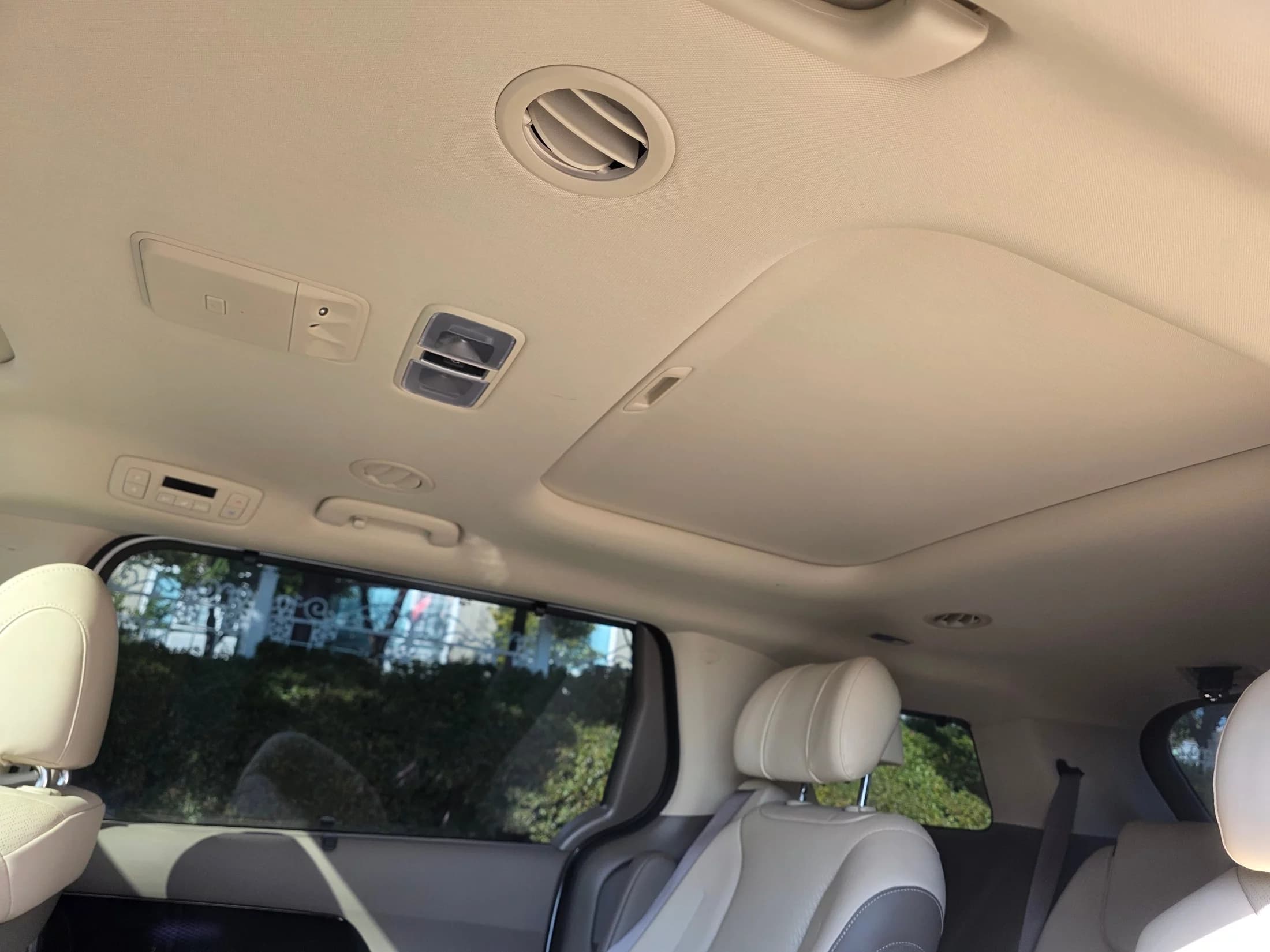 Kia Carnival 7-Seater Signature, 2023 г. 32725 км. — фото 20