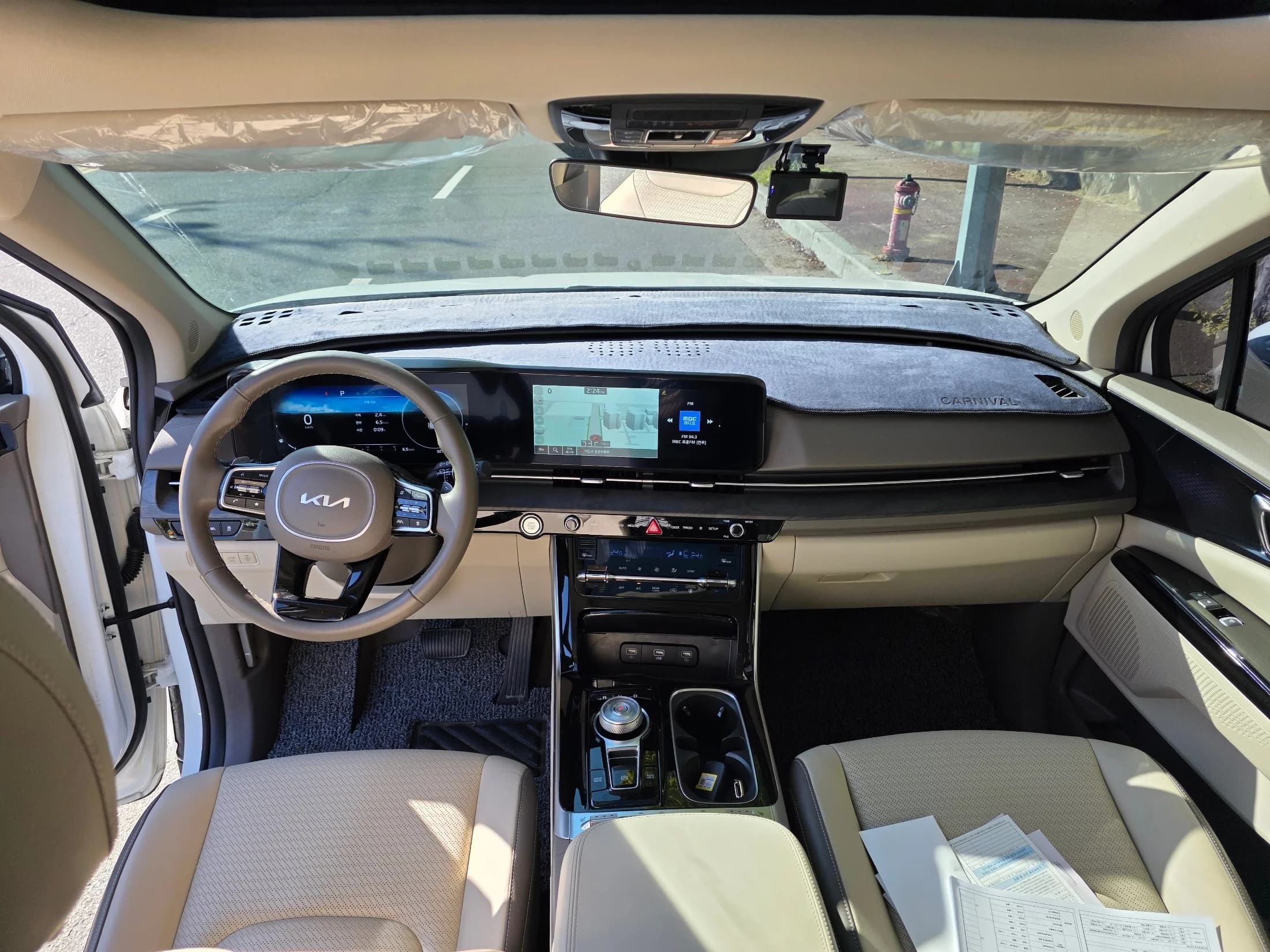 Kia Carnival 7-Seater Signature, 2023 г. 32725 км. — фото 8